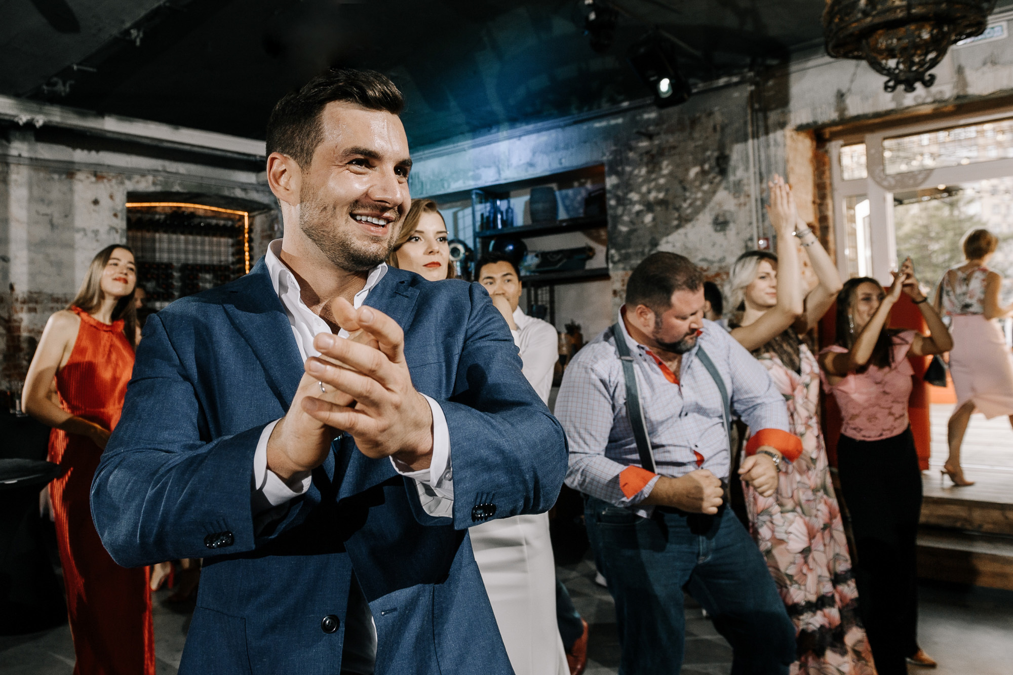 Drink, dance, kiss or go away. Алина Посторонка