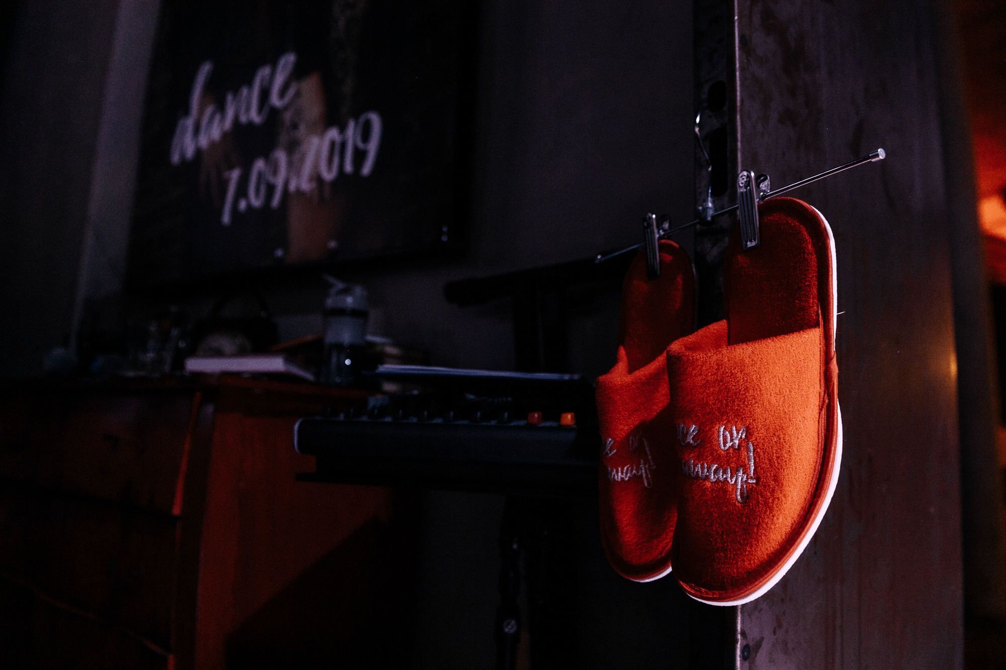 Drink, dance, kiss or go away. Алина Посторонка