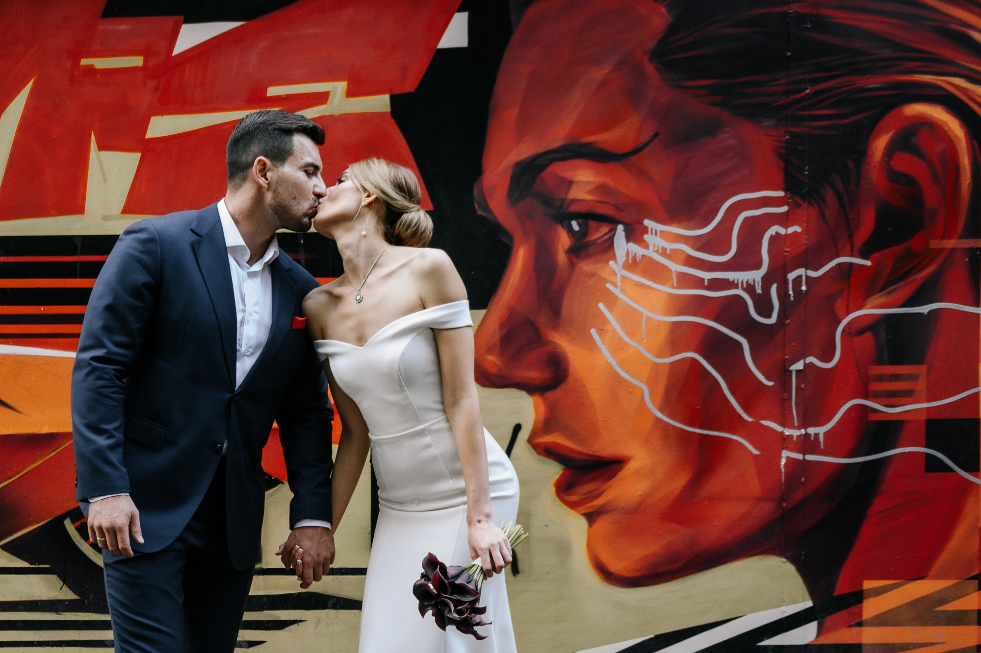 Drink, dance, kiss or go away. Алина Посторонка