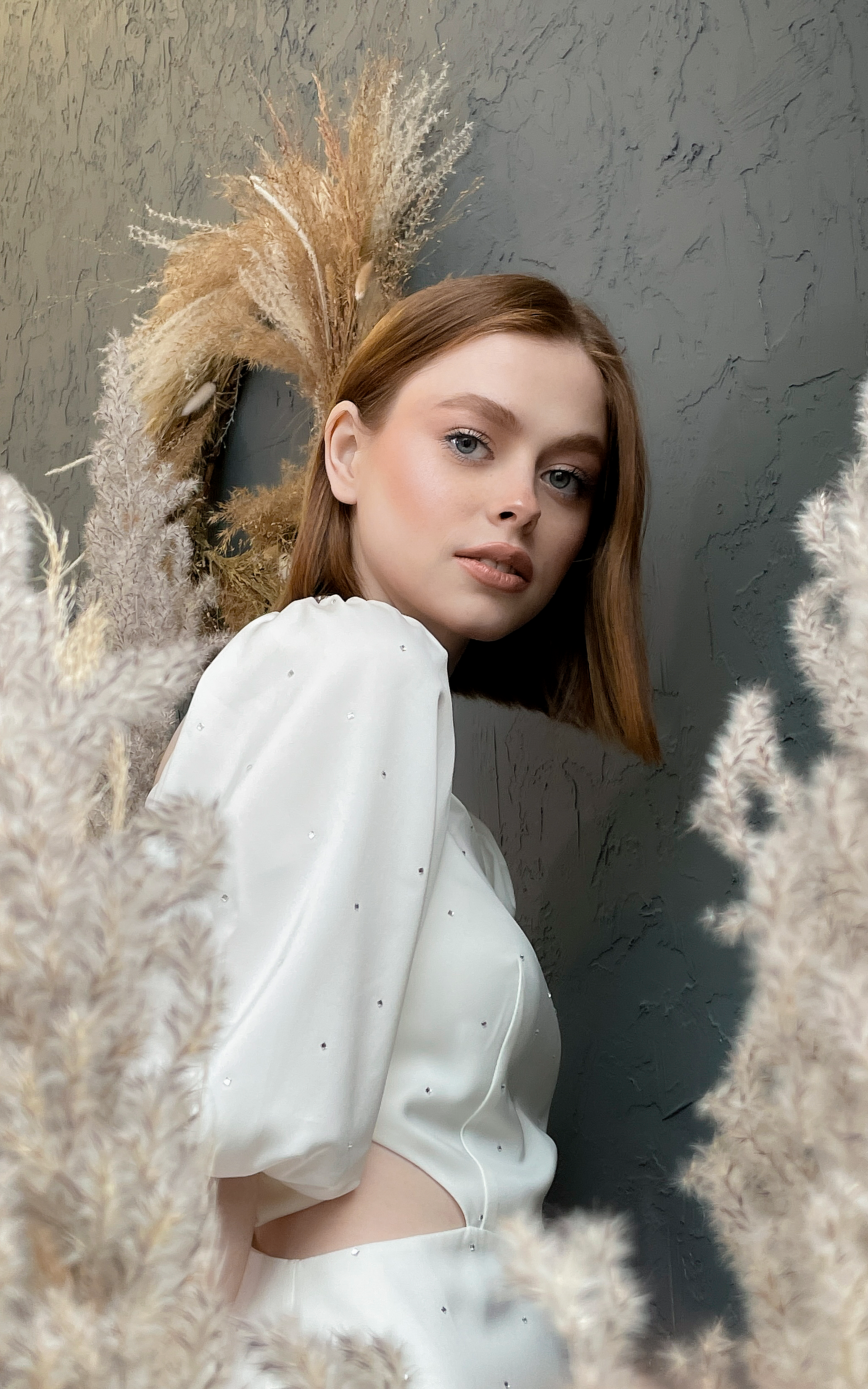 Фотосессия в студии на айфон. AI Фотограф Краснодар: мужские и женские фотосессии, стилизация съемки. Нейро-фотосессии онлайн