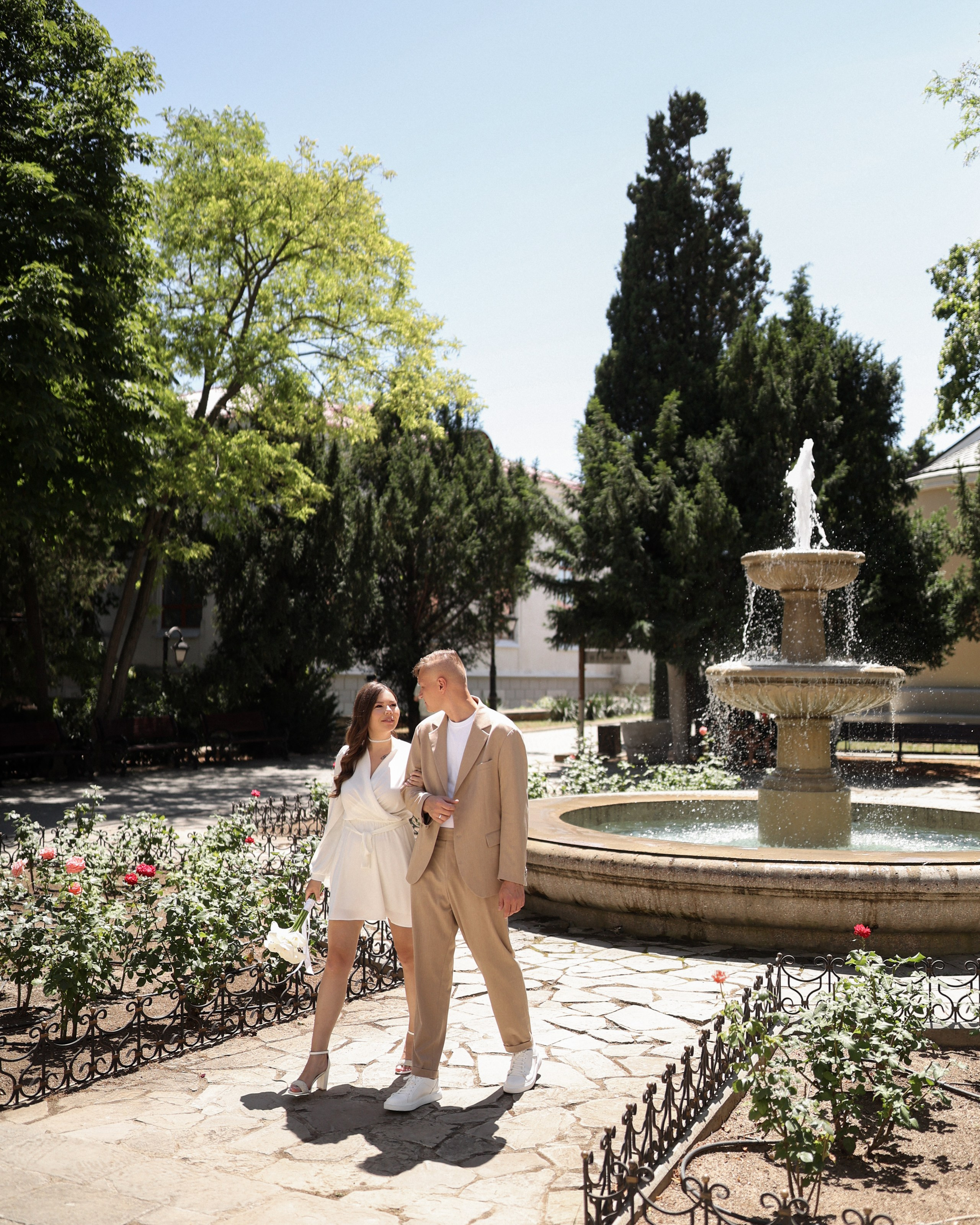 Роспись и прогулка в старом Херсонесе. Фотограф в Севастополе и Крыму Артем Волобуев