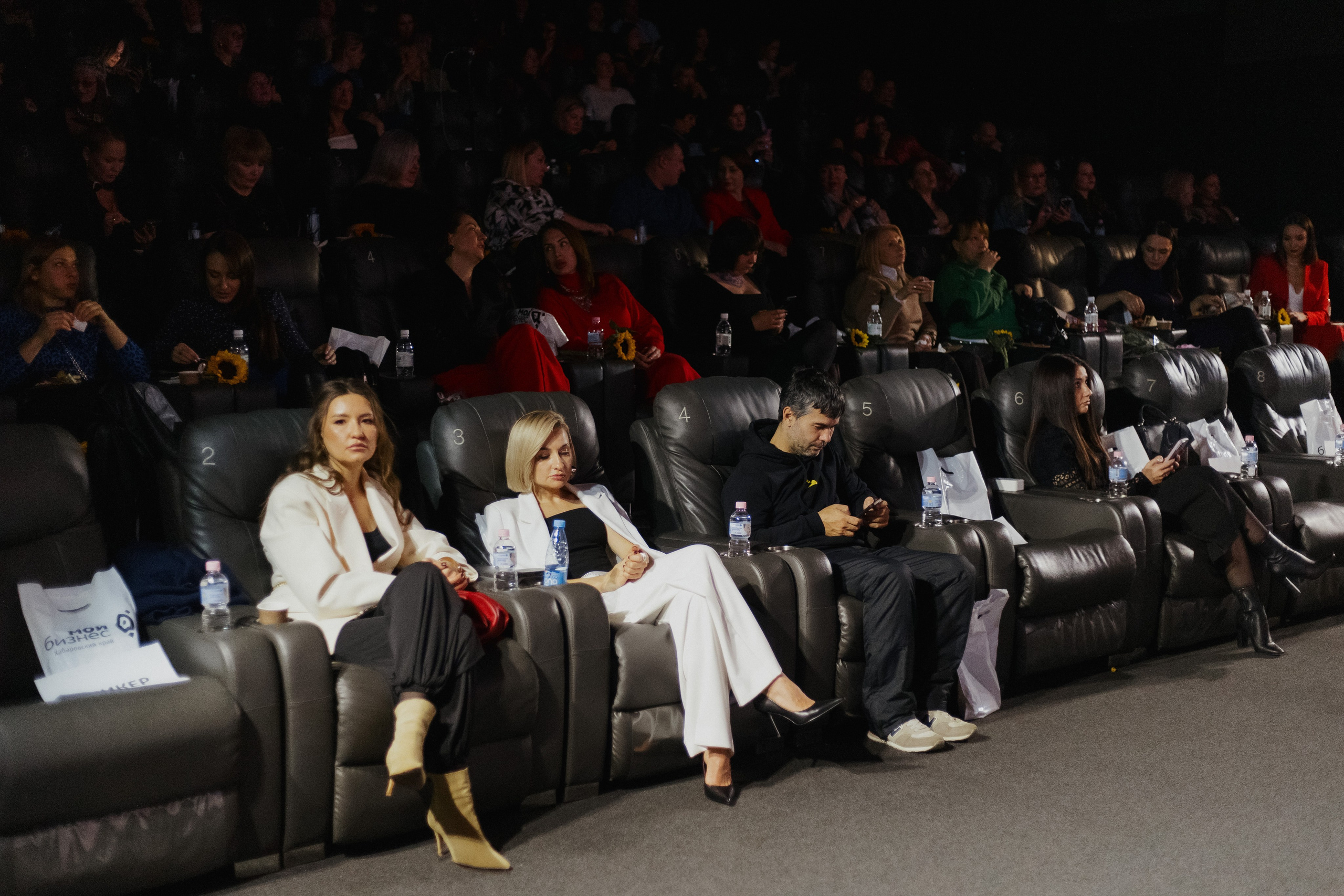 ФЭШН КОНФА. СВОИ. ФОТООТЧЕТЫ-СОБЫТИЯ-МЕСТА