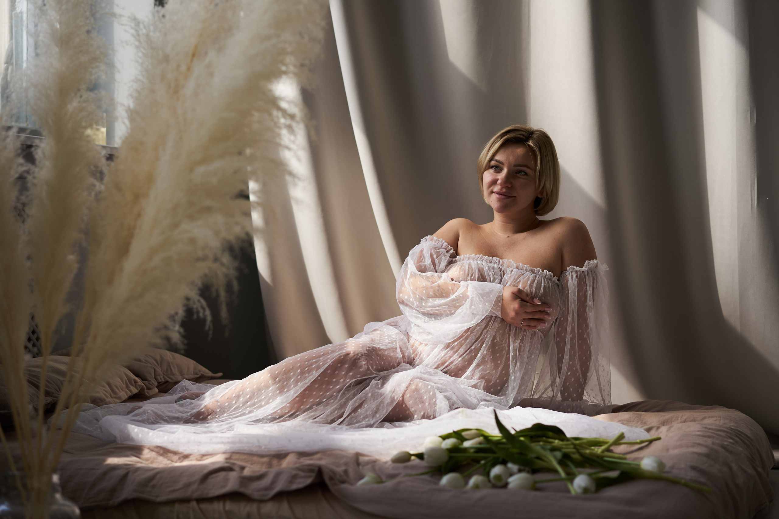 Беременность съемка пары в студии. Фотограф Екатеринбург Кокшарова Александра