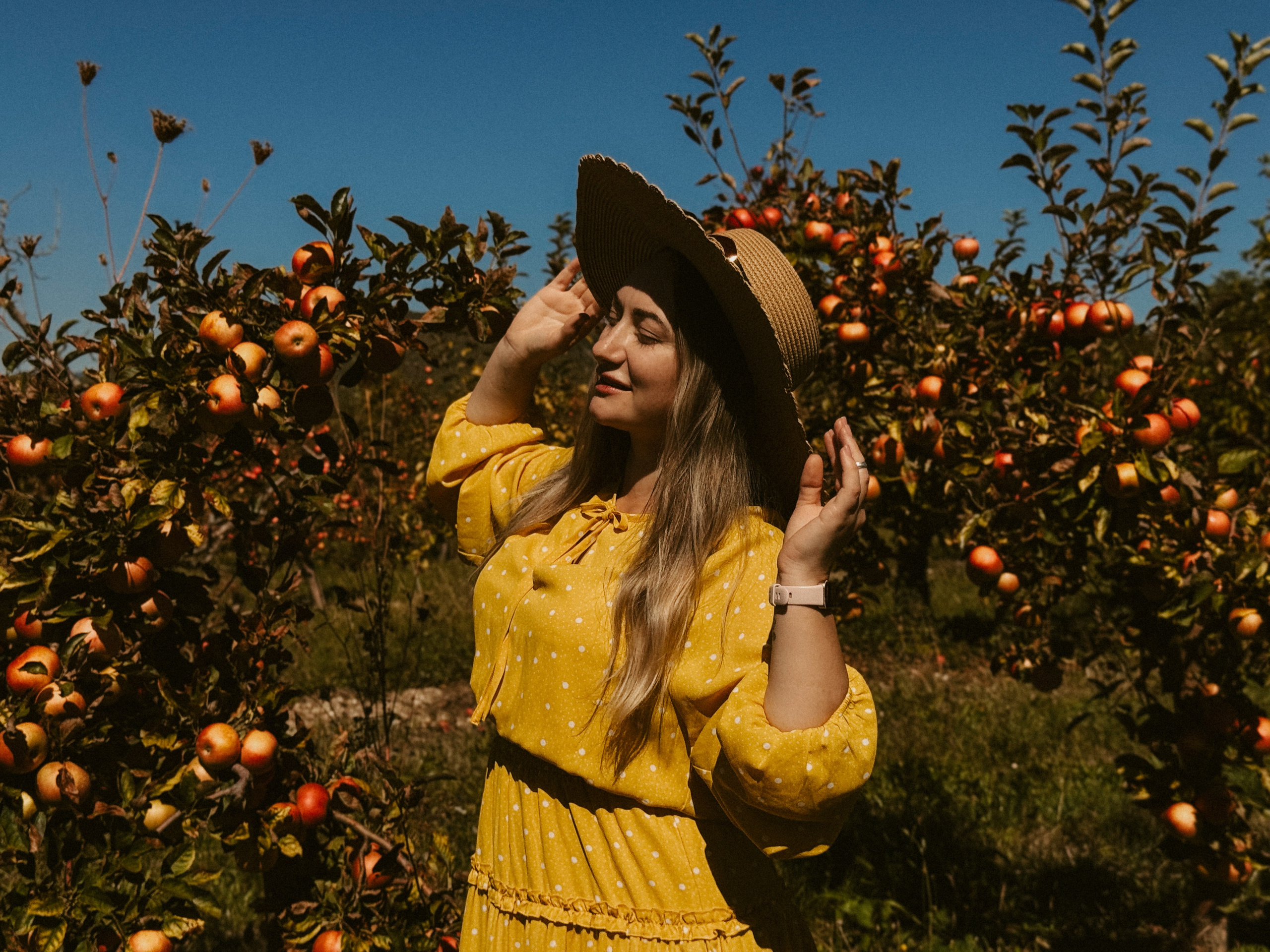 Ксюша Яблоки Сад. Inga Simonova | Семейный и детский фотограф у моря