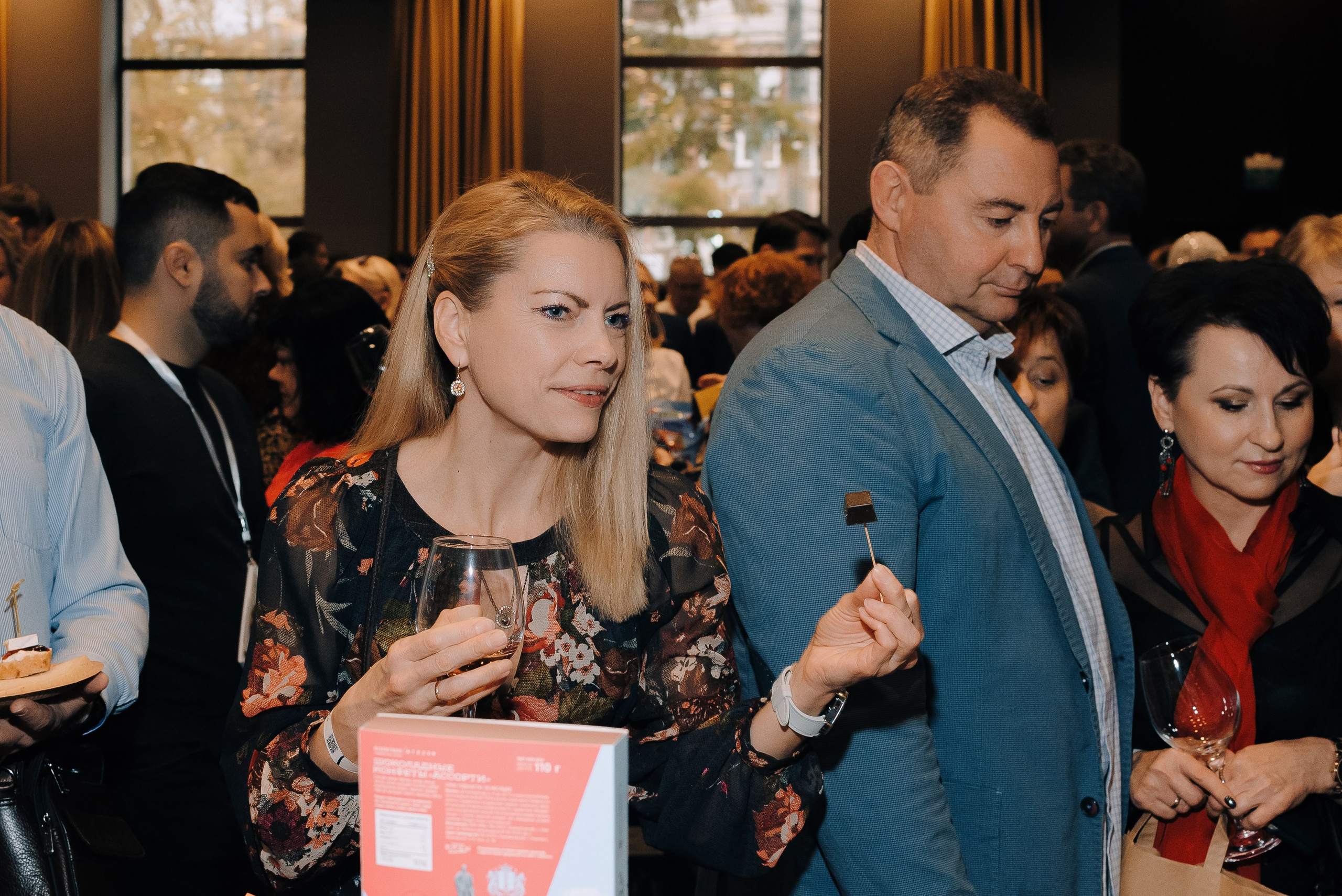 ФЕСТИВАЛЬ ВИНА И КРЕПКИХ НАПИТКОВ МАВТ-ВИНОТЕКА. Репортажный фотограф Зуев Роман г. Челябинск