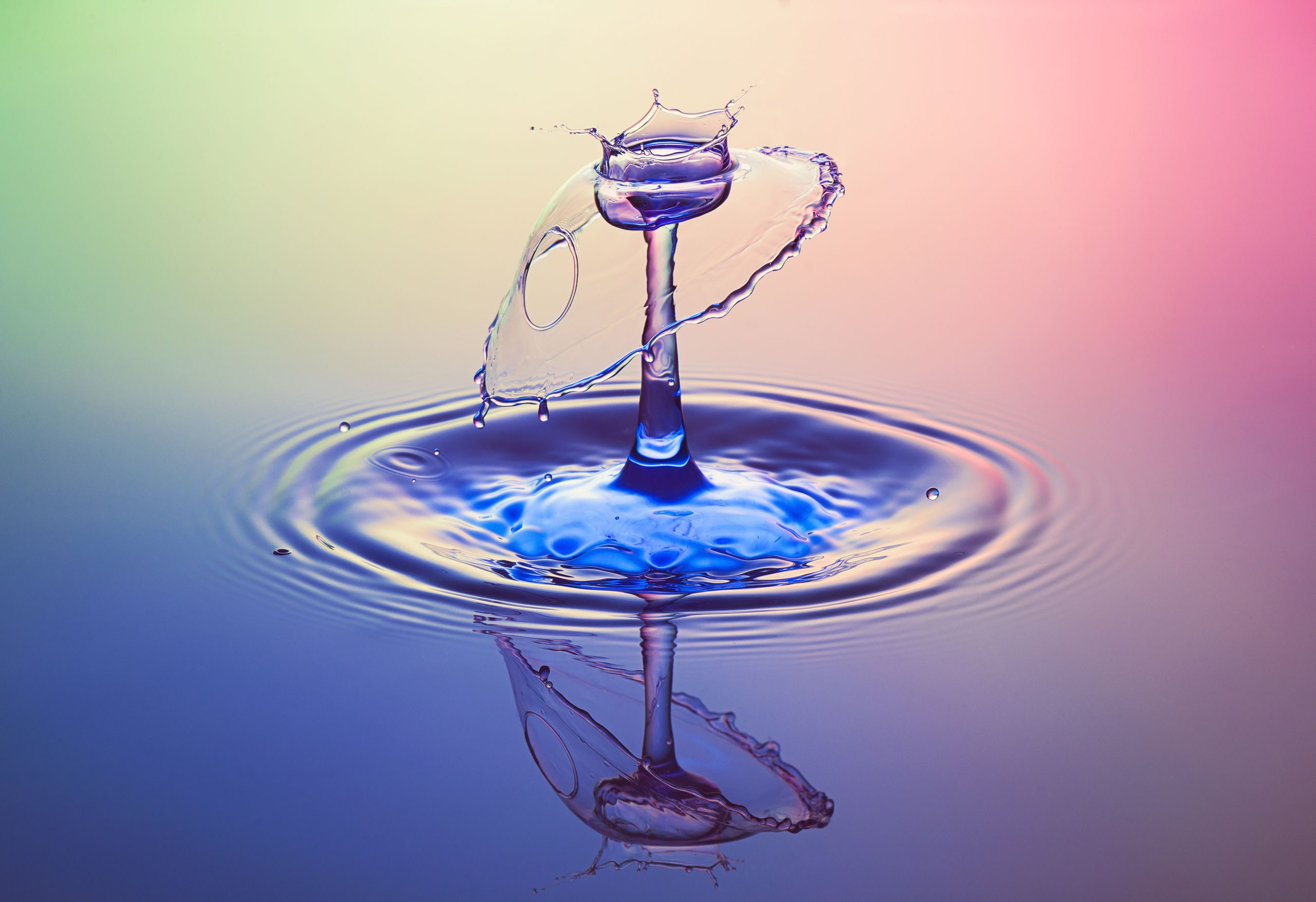 Классические формы. Скульптуры из воды Сергея Толмачева