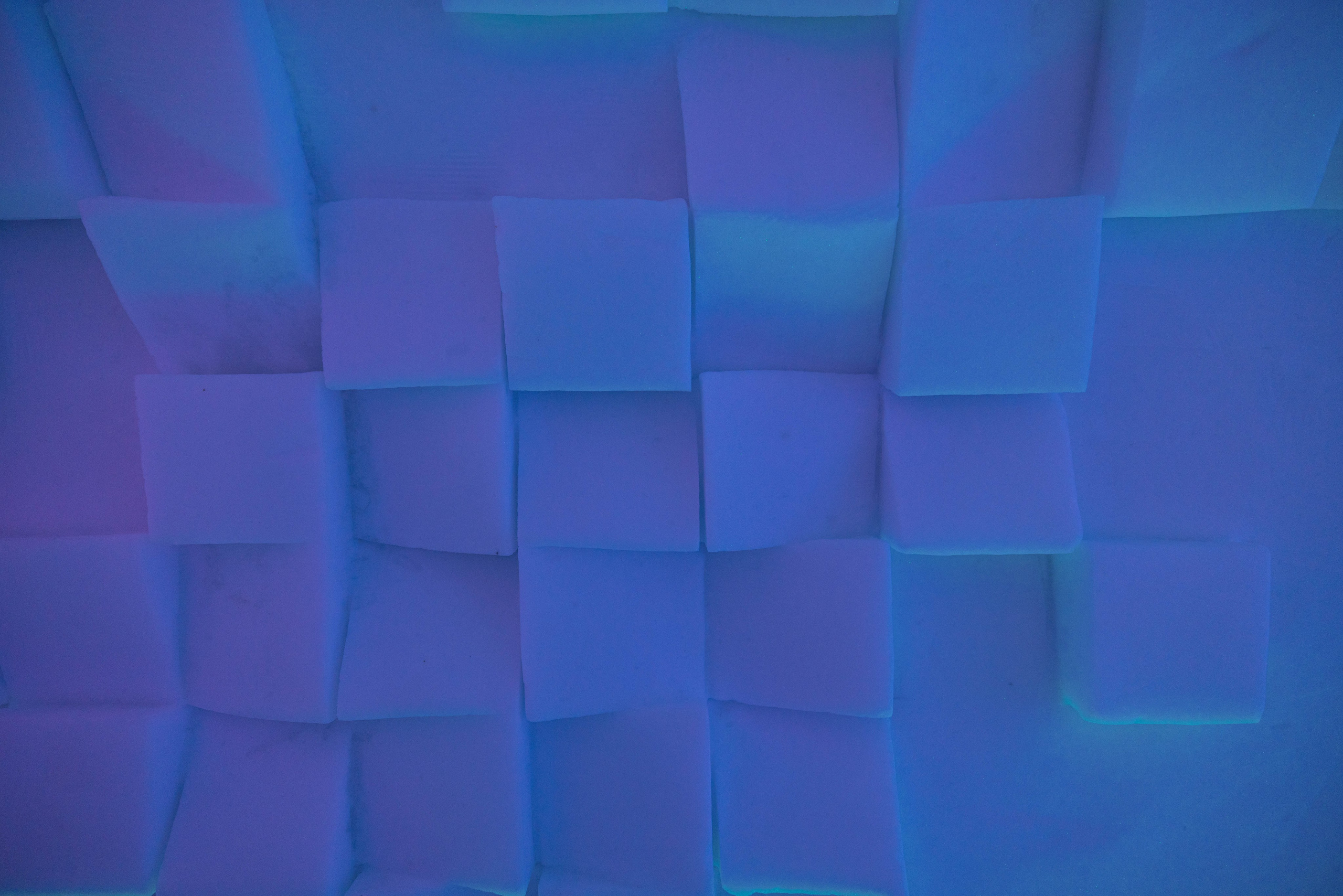 Снежная деревня. Турист оптимист