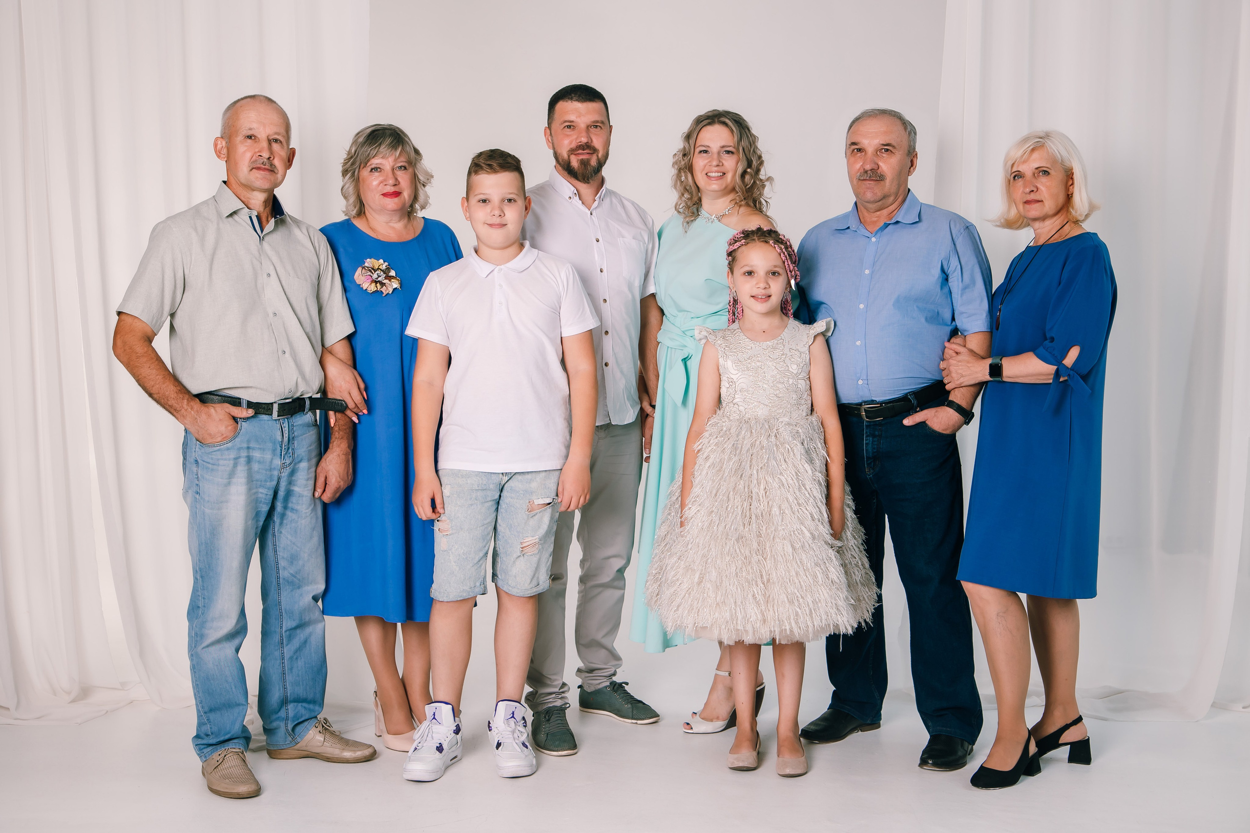 Фотосессия большой семьёй в студии в Екатеринбурге. Свадебный, семейный фотограф, контент съёмка. Екатеринбург. Елена Граф