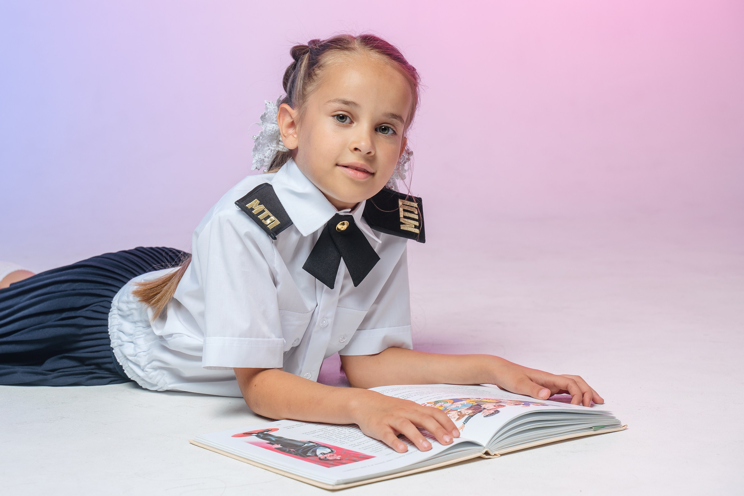 Студийная сьемка первоклассника. Выпускные альбомы, школьные фотосессии в городе Новороссийске