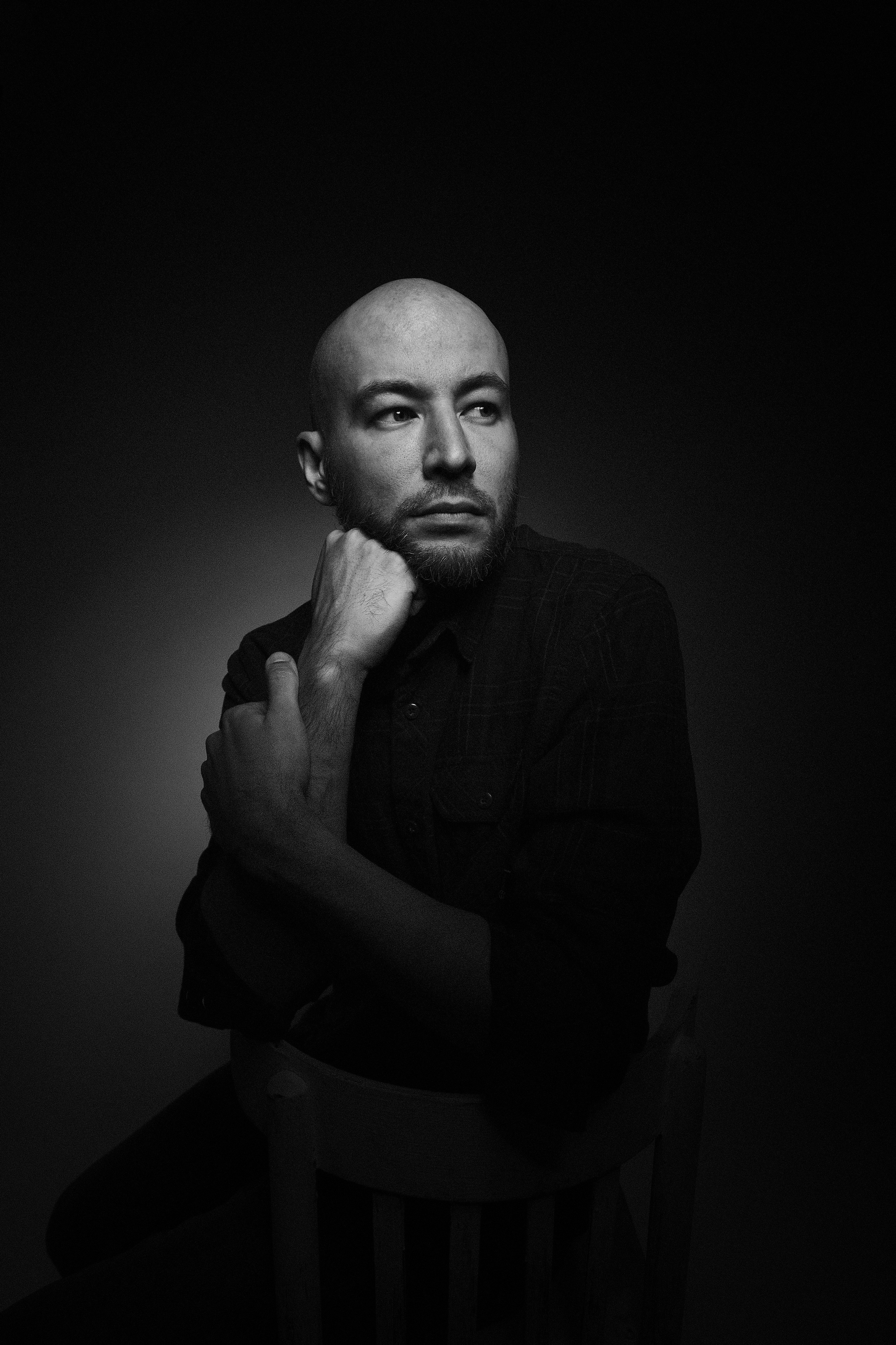 Фотограф Михаил Гуляев. Фотосессия в Новосибирске. Фотосессия в студии Новосибирск. Мужские фотографии.