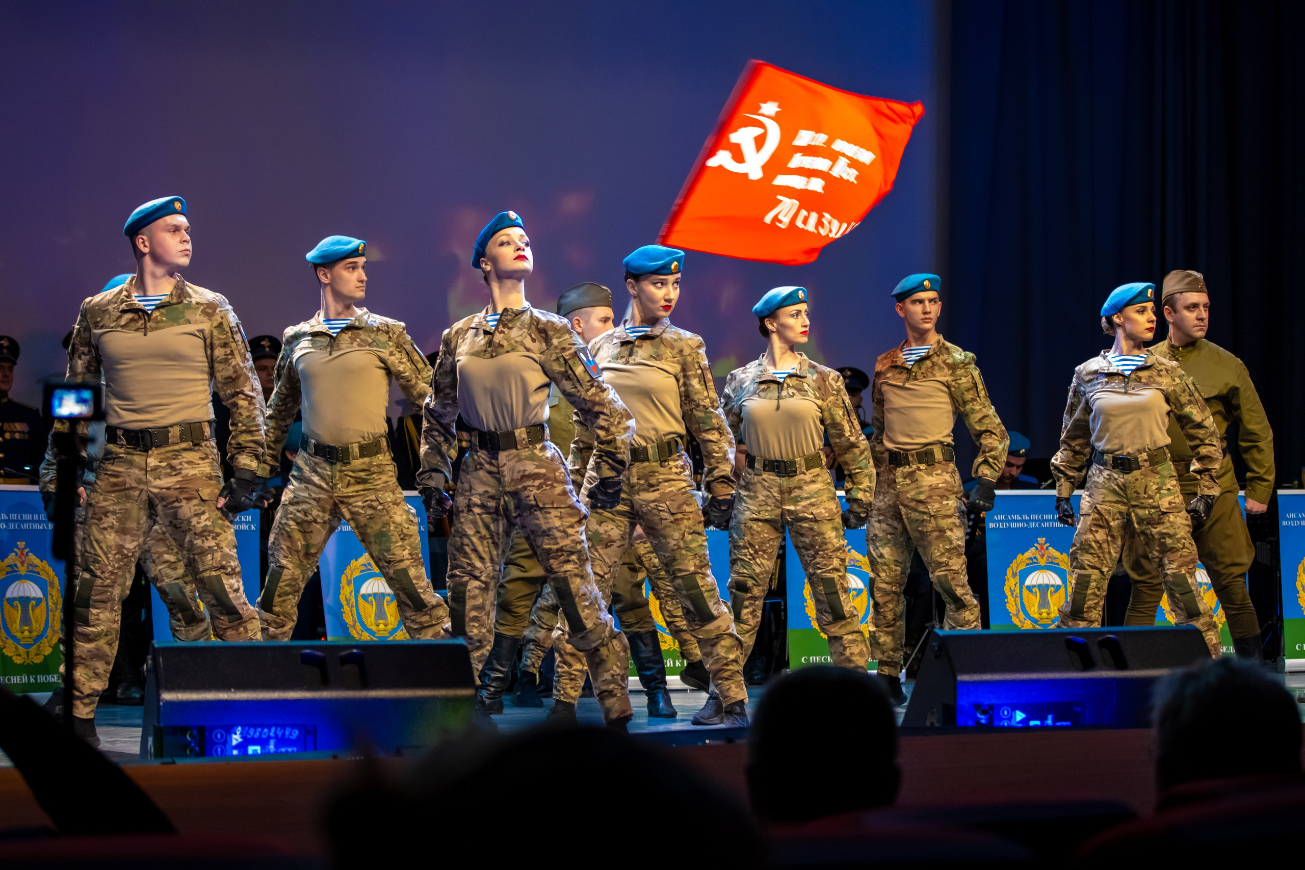 Концерт ансамбля ВДВ. Фото и видео в Москве Клим Воробьев