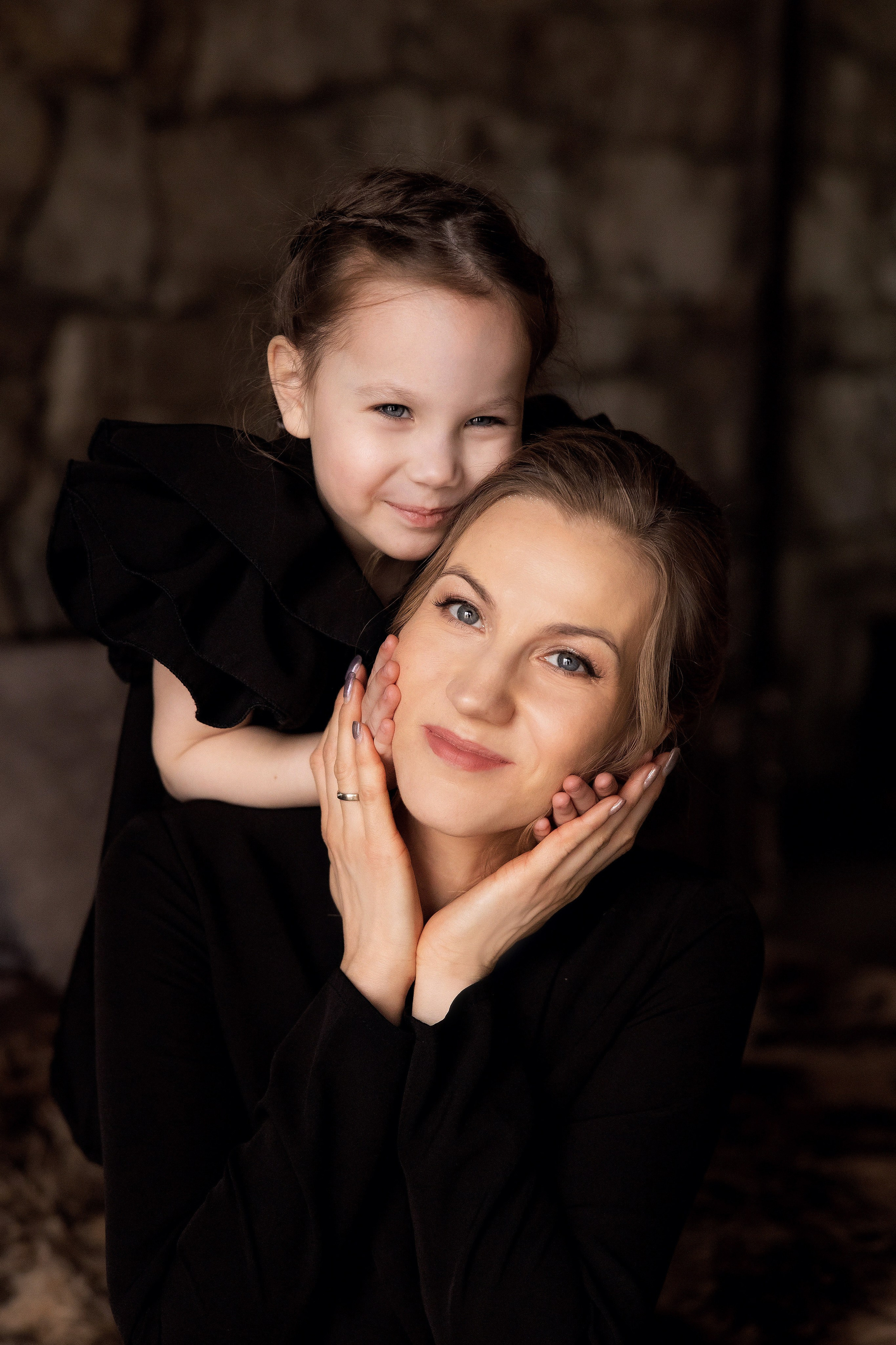 Семейная фотосессия для двух сестер Юлии и Натальи. Семейный фотограф в Москве