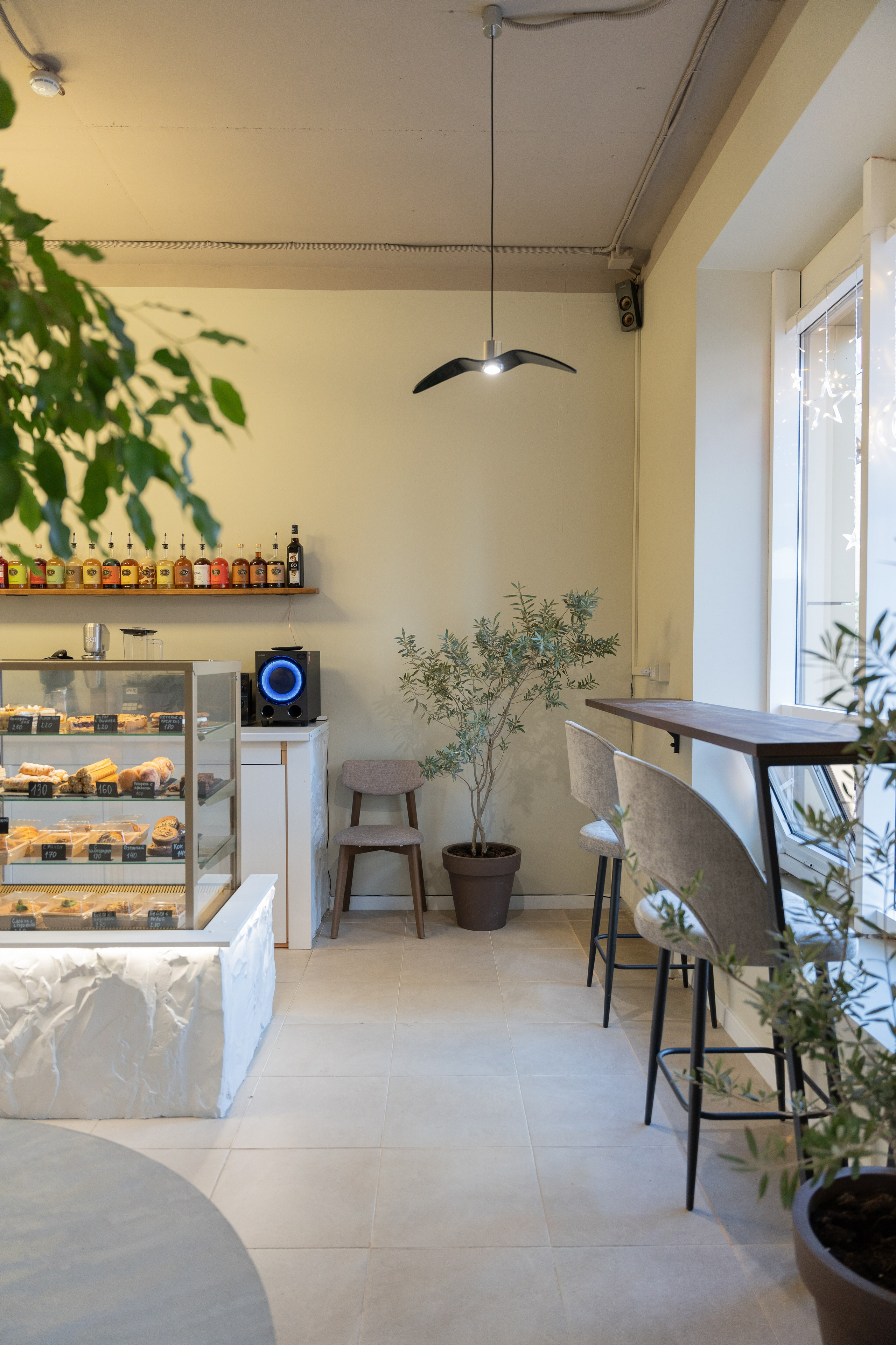 Интерьерная фотосъемка кофейни Love and Coffee — уютное место в Краснодаре Профессиональная фотосъемка интерьера кофейни в Краснодаре — Love. Шедевры для Вас! Фотограф и Видеограф в Краснодаре Пахиев Руслан