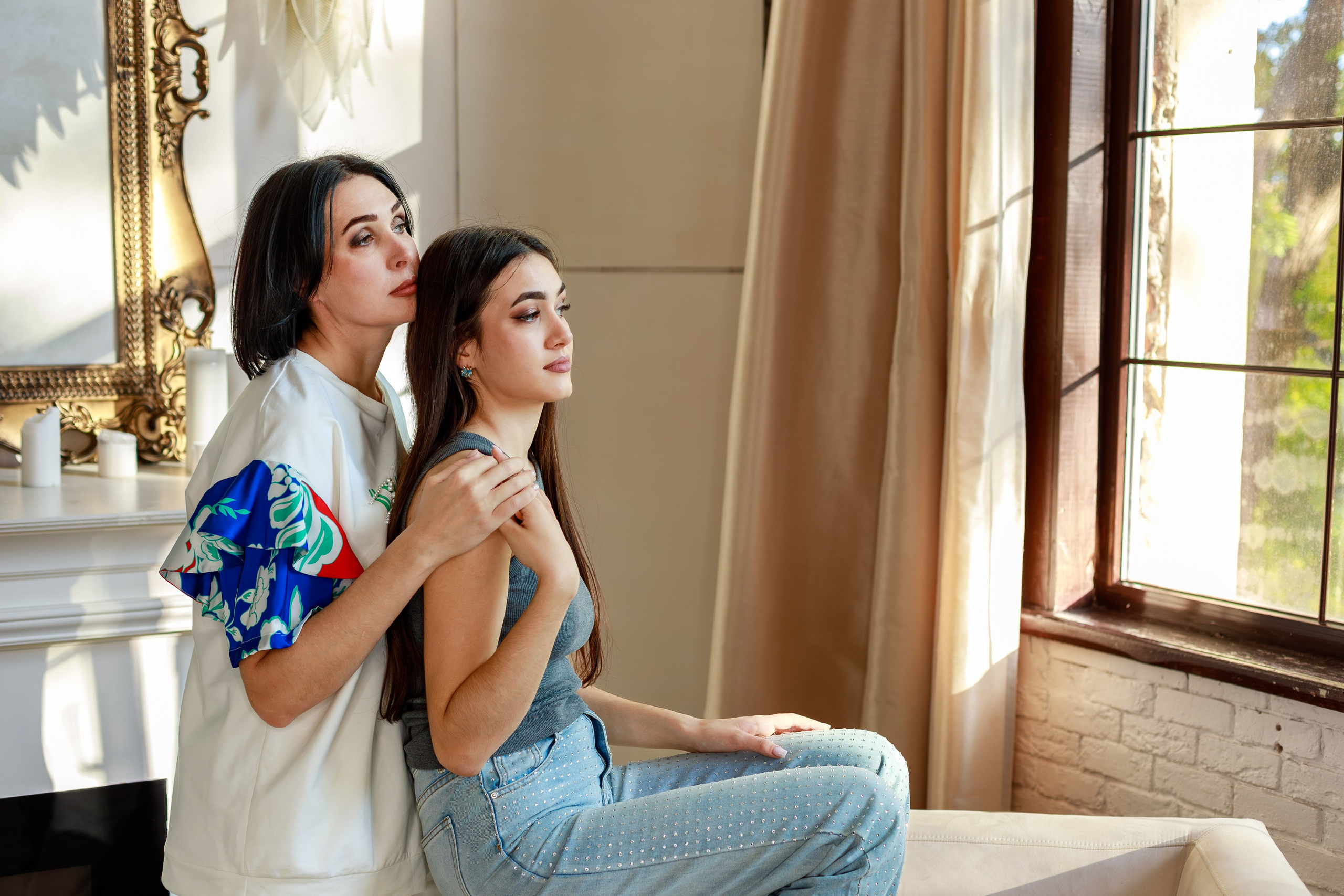 Мама и дочь в студии Белый осел. Семейный и детский фотограф в Краснодаре Ирина Лаврецкая