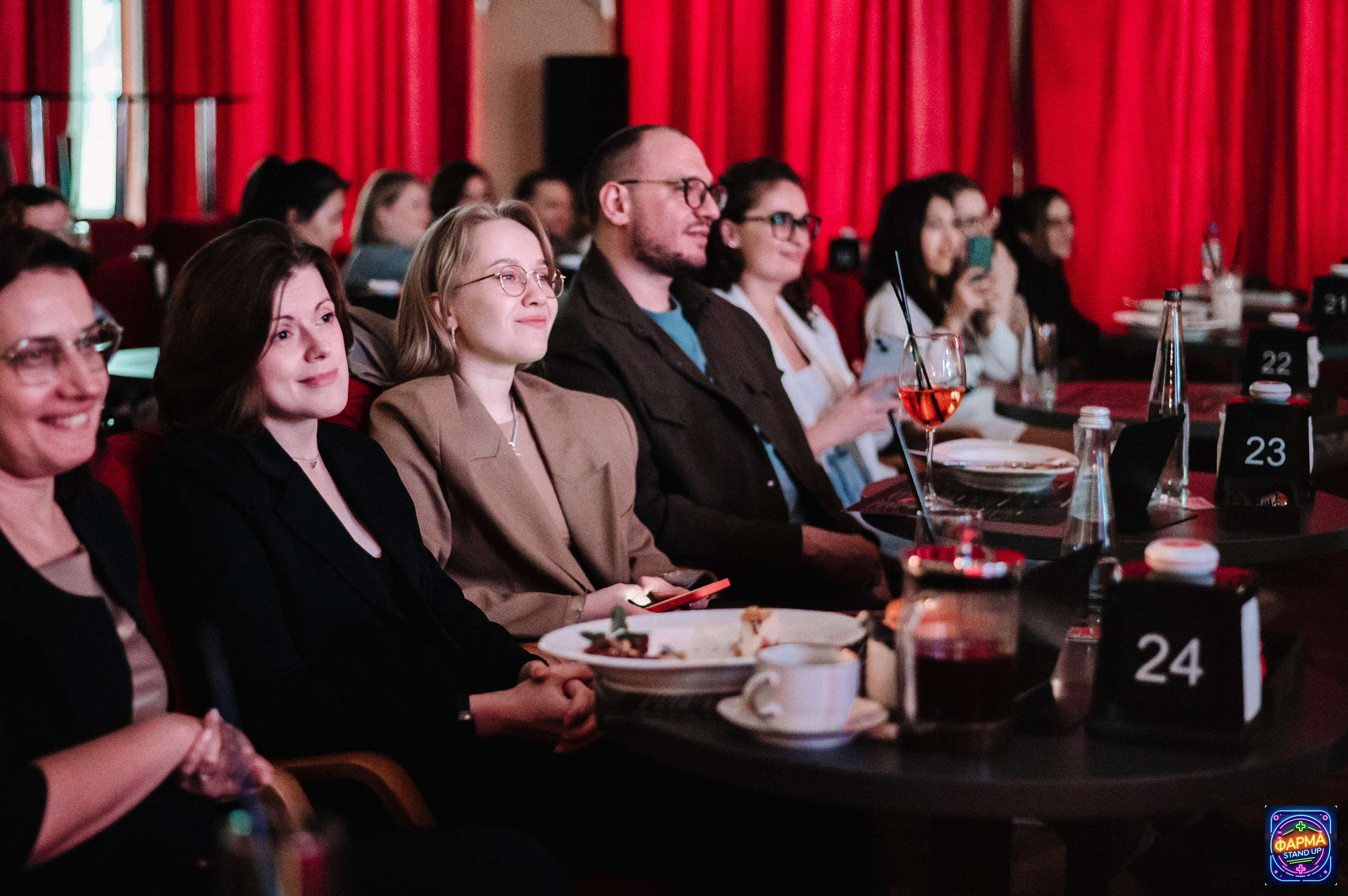 StandUp в GlavStandup Hall. Алена Братчук репортажный фотограф