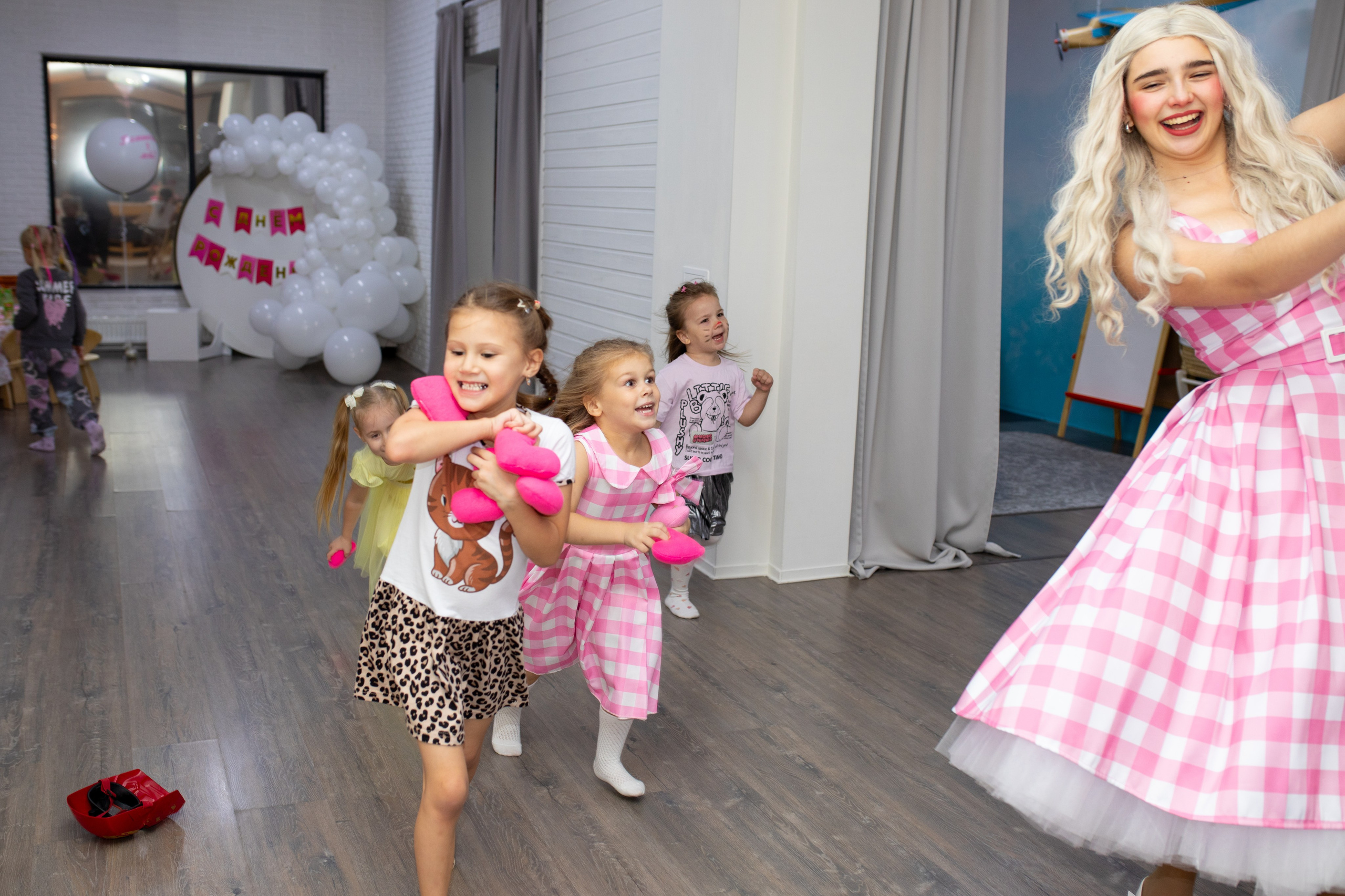 День рождения в стиле Барби. Лофт «Облака». Фотограф в Новосибирске Ася Зверева