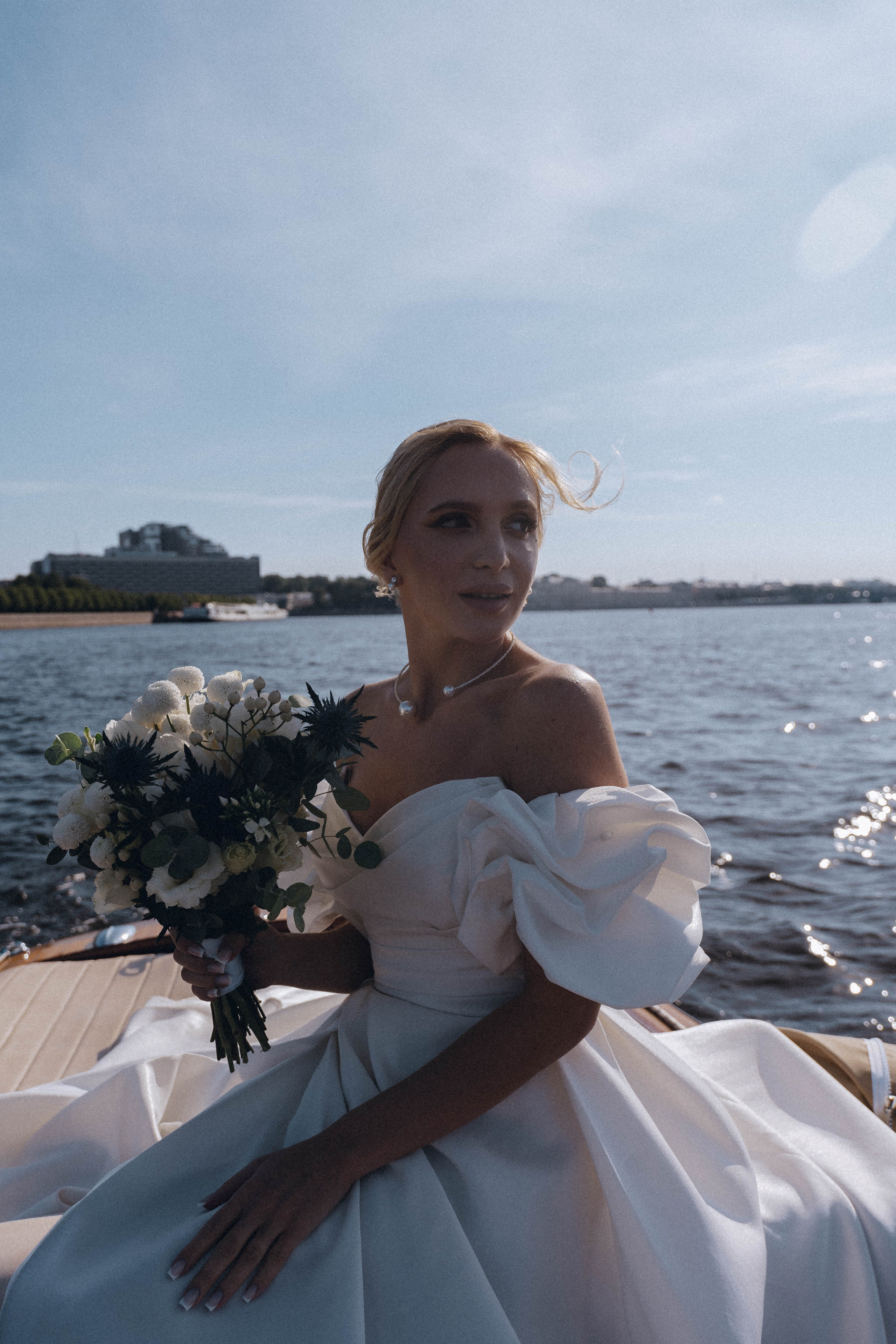 СВАДЕНБНАЯ СЬЕМКА НА КАТЕРЕ ПО КАНАЛАМ САНКТ-ПЕТЕРБУРГА И В АКВАТОРИИ НЕВЫ. Профессиональный фотограф, Санкт-Петербург — Виктория Богомолова