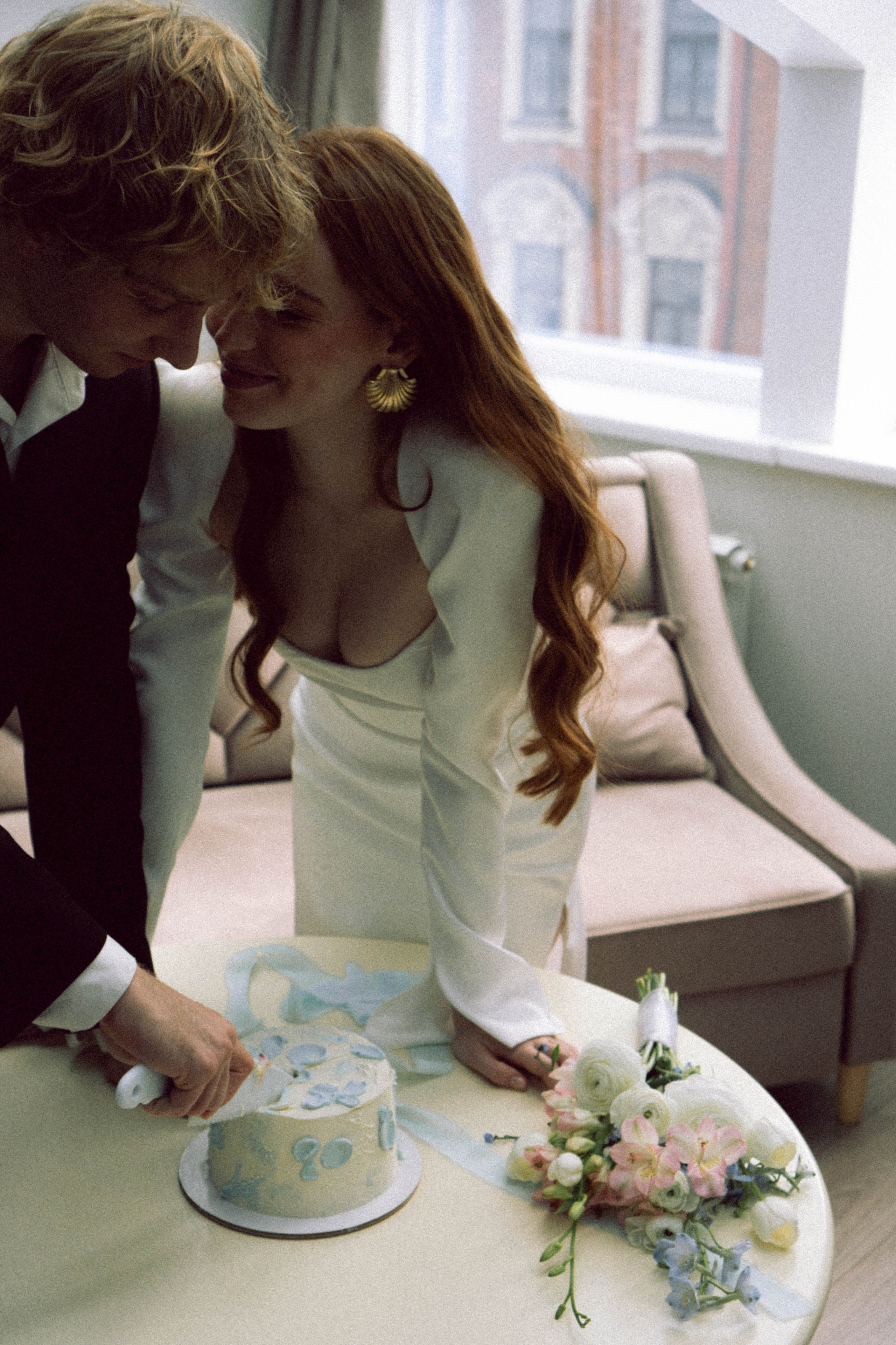 СВАДЕБНАЯ СЬЕМКА В ОТЕЛЕ. СБОРЫ ЖЕНИХА И НЕВЕСТЫ И ТАКЖЕ ТОР И ПОДГОТОВКА К ПРОГУЛКЕ. Профессиональный фотограф, Санкт-Петербург — Виктория Богомолова