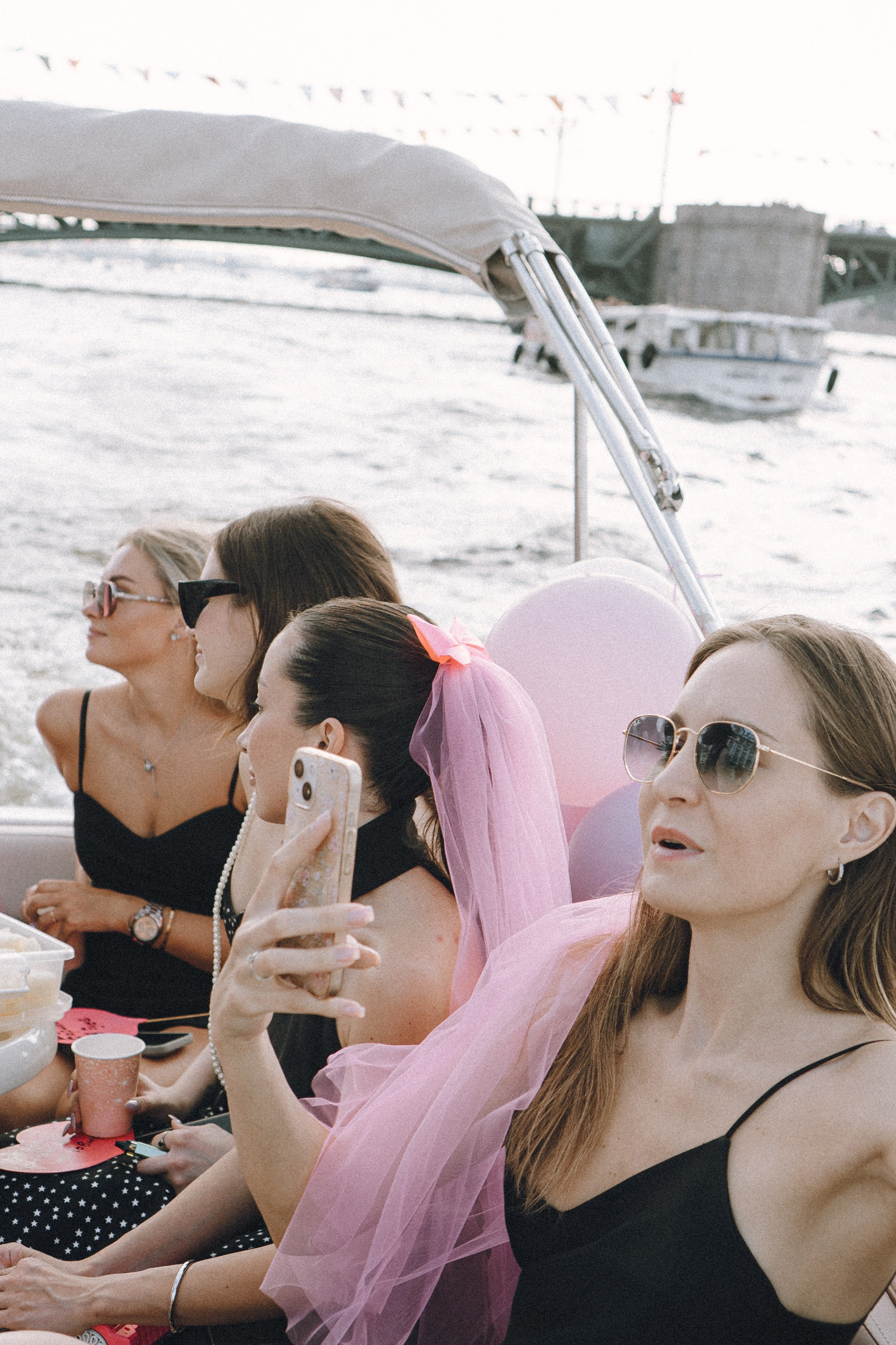 ДЕВИЧНИК НА КАТЕРЕ. Профессиональный фотограф, Санкт-Петербург — Виктория Богомолова