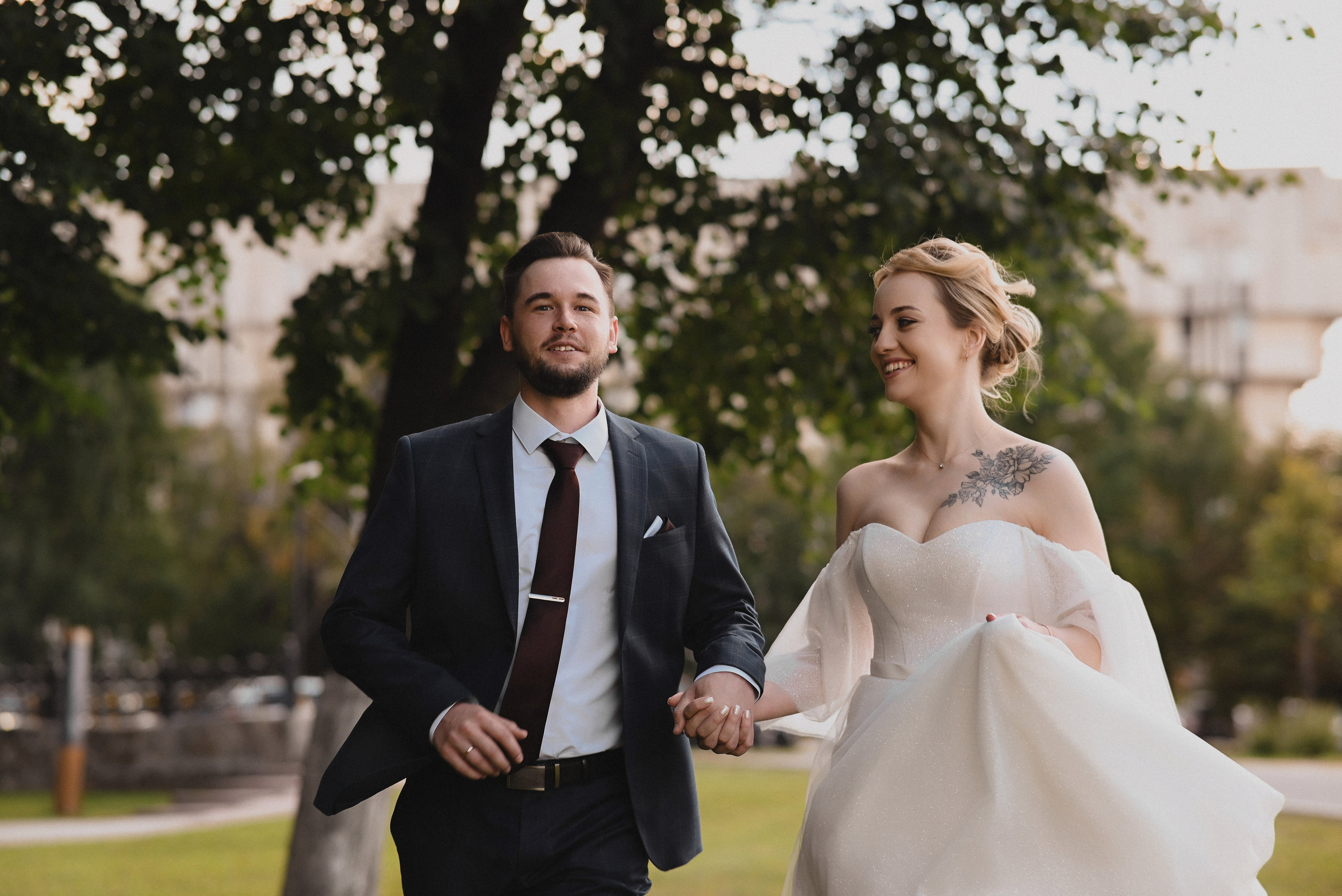 Свадебная фотосессия в Москве — ВДНХ, архитектура и любовь