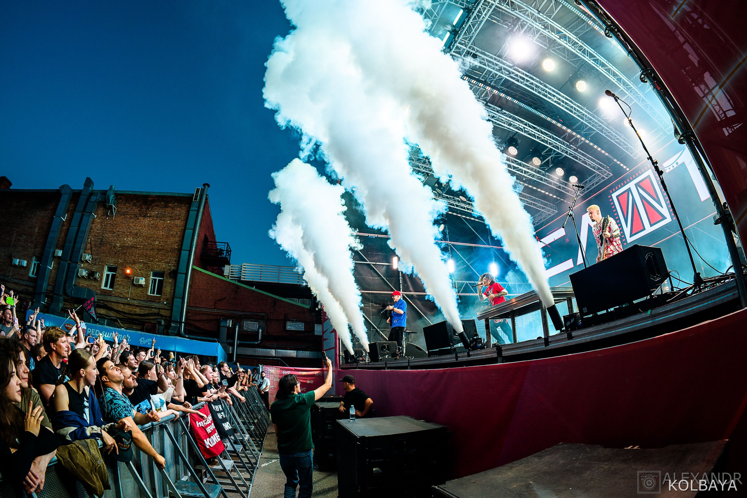Фоторепортаж с концерта группы СЛОТ на Red Summer 2025. Концертный и театральный репортажный фотограф в Москве Александр Колбая