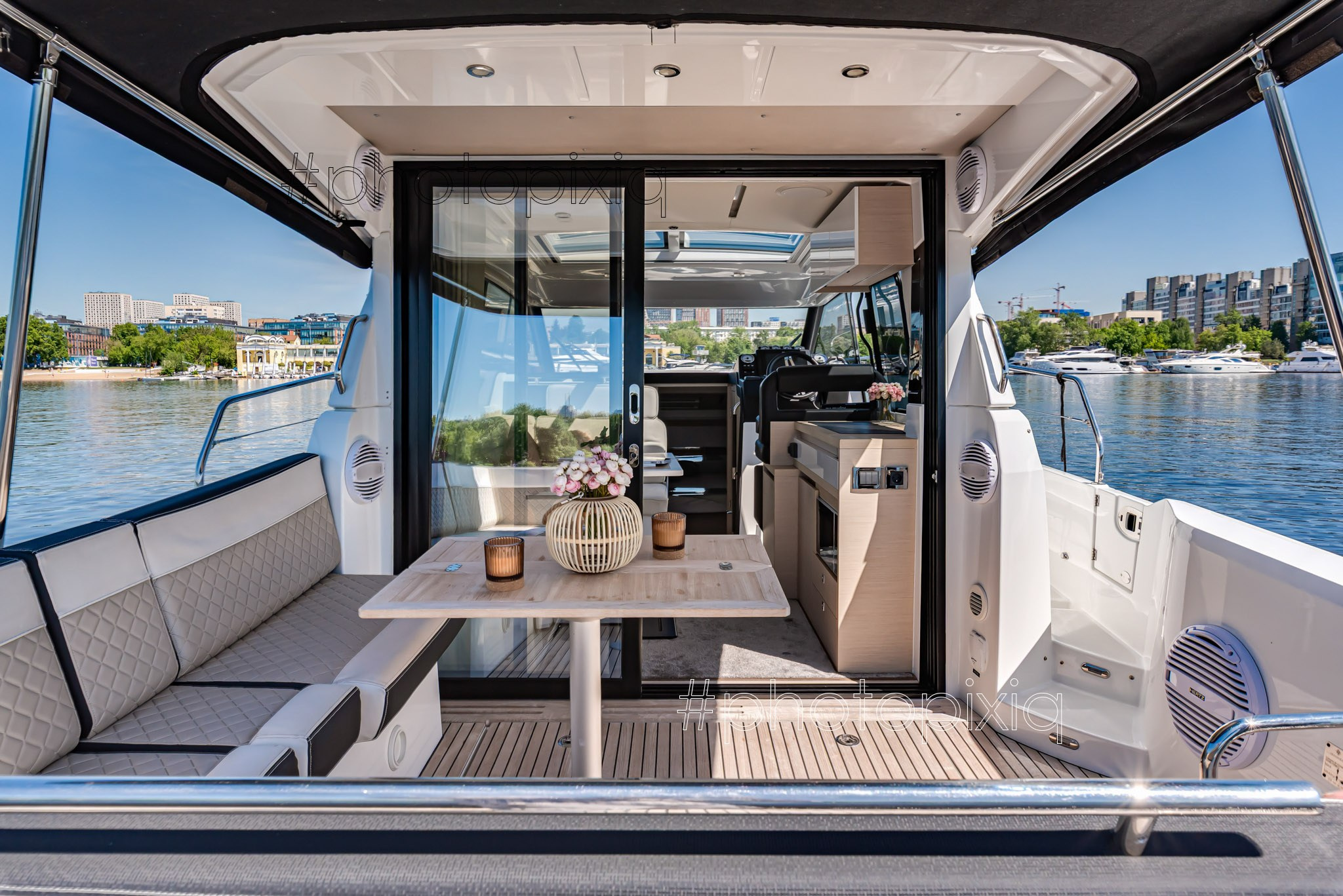 Фотосъёмка яхты Jeanneau NC 33 для брокера. Интерьерная съёмка и виртуальные туры — Интерьерный фотограф Кузнецов Сергей (photopixiq)