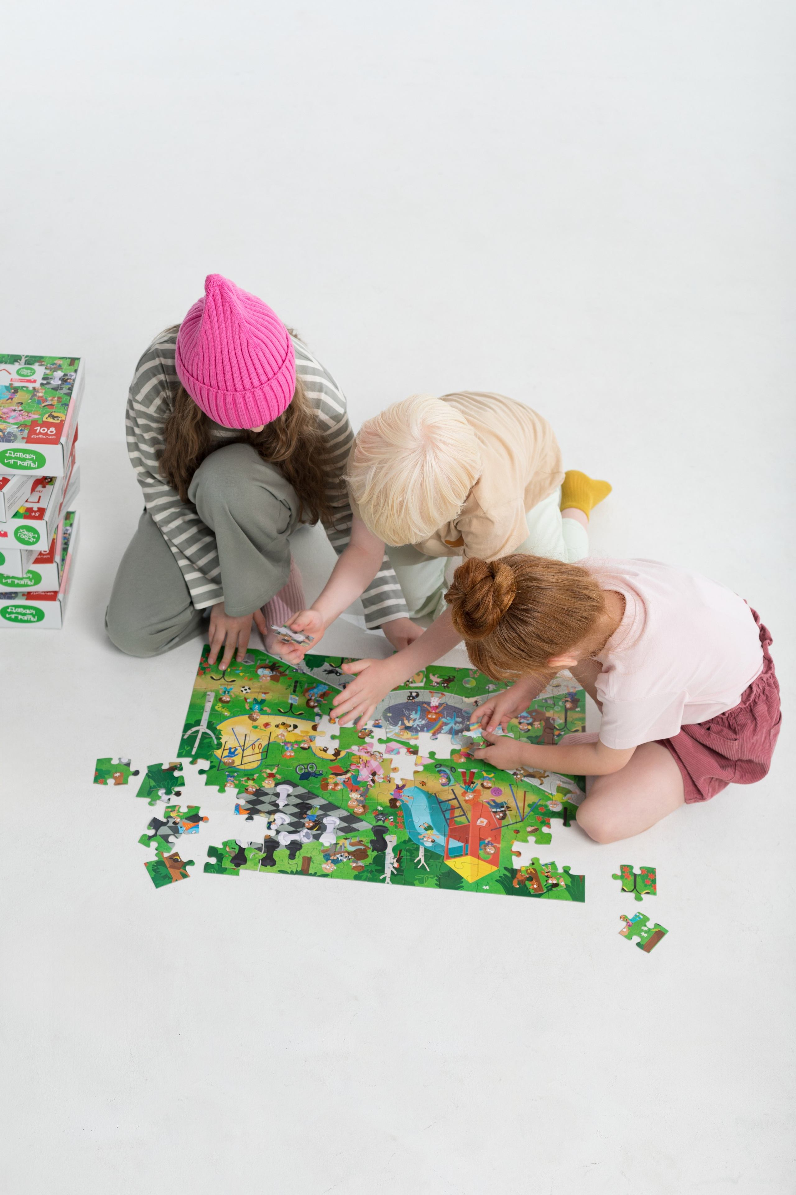 Каталожная съемка в циклораме для бренда детских товаров. Детский и контент фотограф Надя Волкова Санкт-Петербург