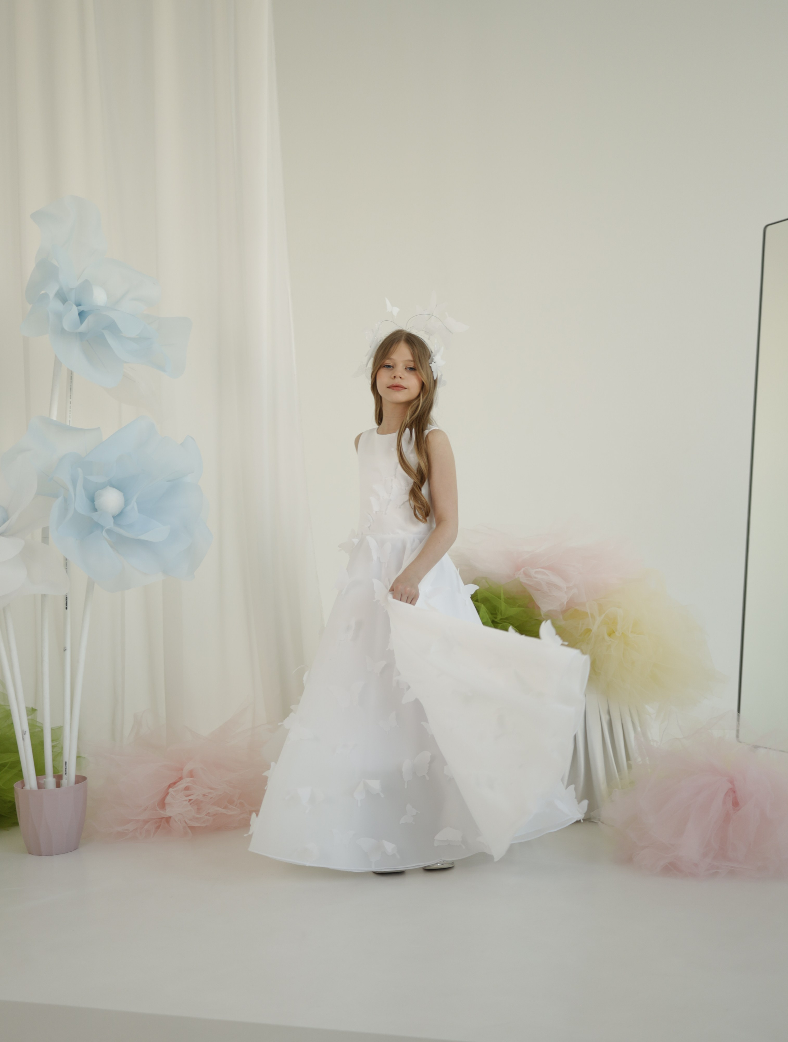 Платье « Бабочка » . Материал  органза Caroline , бабочки изготовлены вручную из основного материала, что придаёт платью изысканный вид. Идеально подойдёт на девочку ростом 140-146 см. Цена : 22000₽