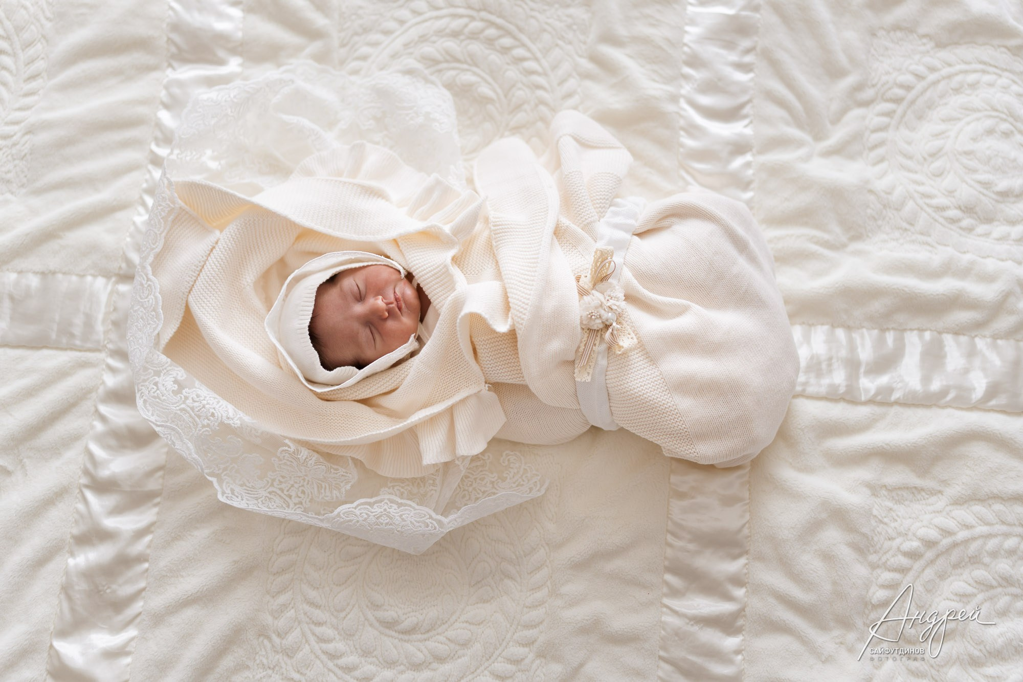 Новорожденный ребенок дома после выписки из роддома, Ростов-на-Дону, семейная фотосессия.