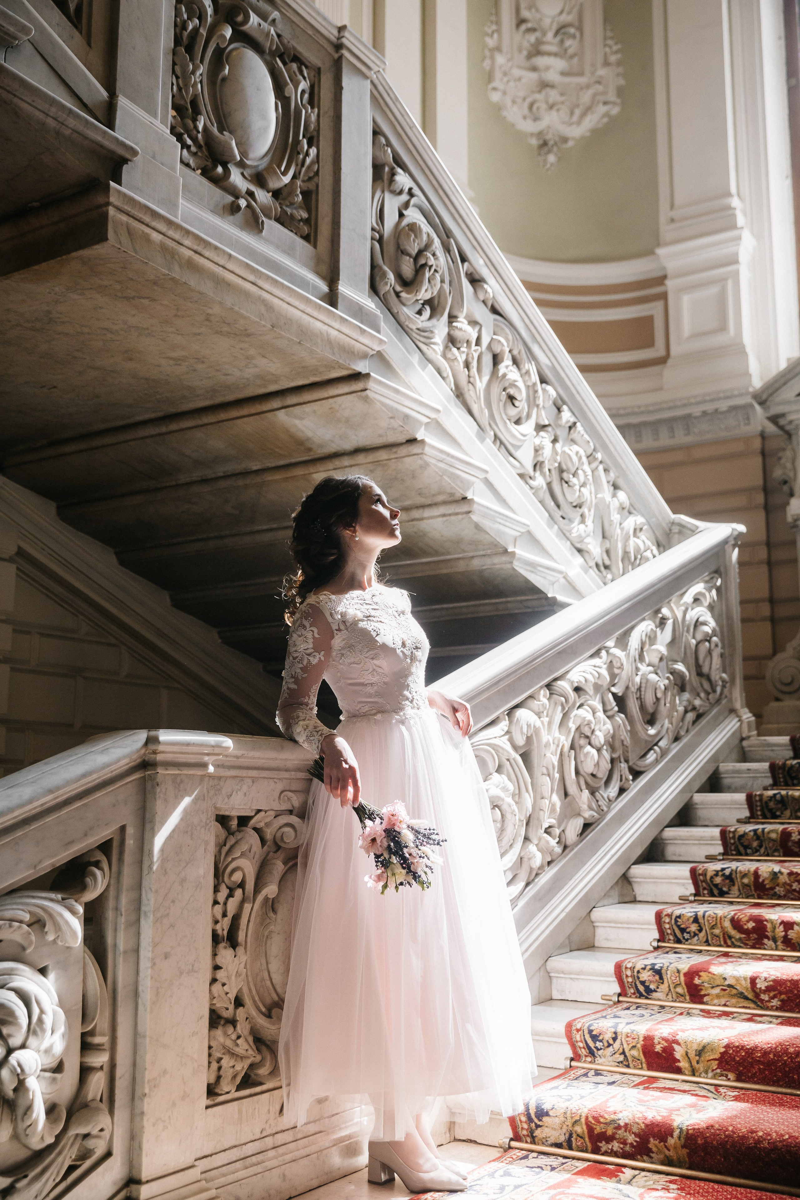 МАЙ | Дворец № 1, Атланты, Эрмитажный дворик. Свадебный фотограф в Санкт-Петербурге Полина Корзухина