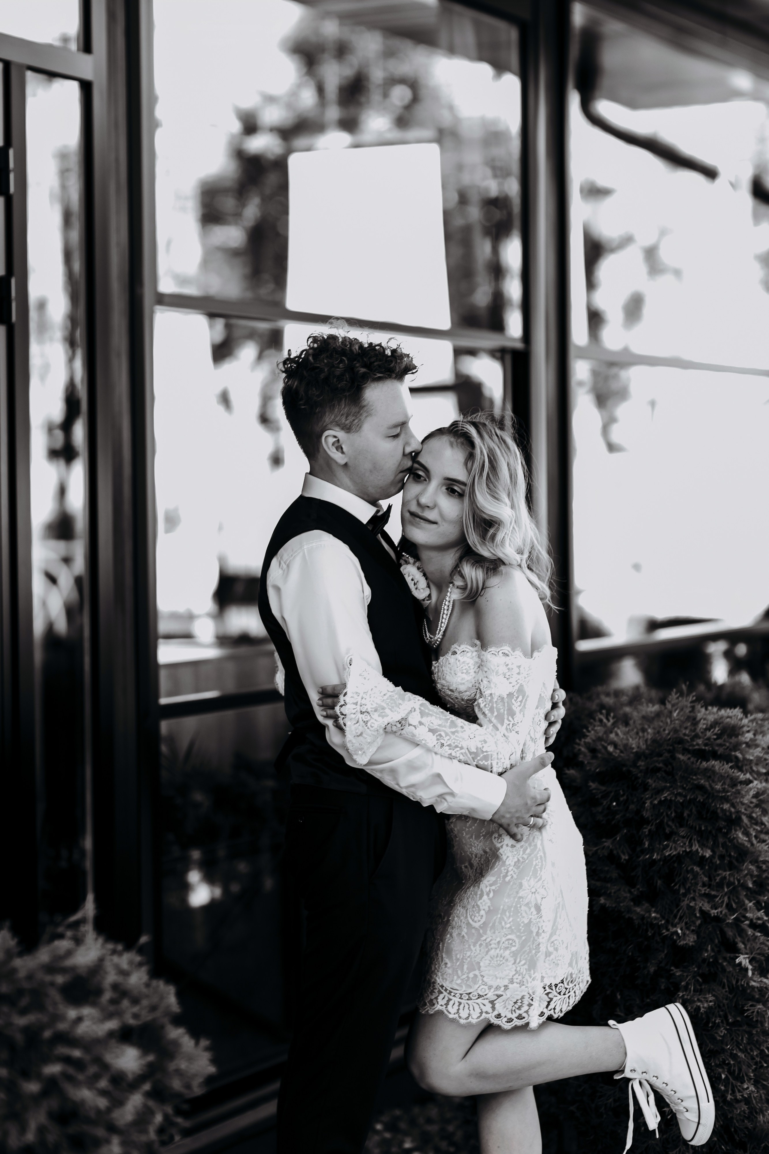 Счастливые моменты на свадебной фотосессии