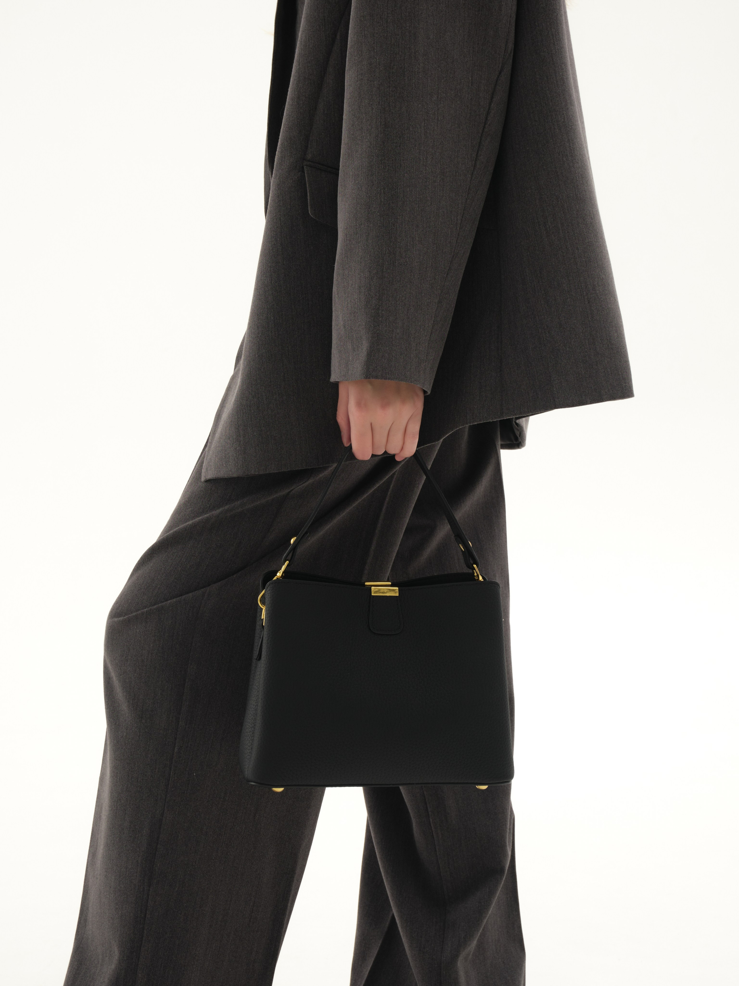 Съемка для маркетплейса, сумки / фотоаппарат. Привет) Меня зовут Анита и я фотограф из Сургута