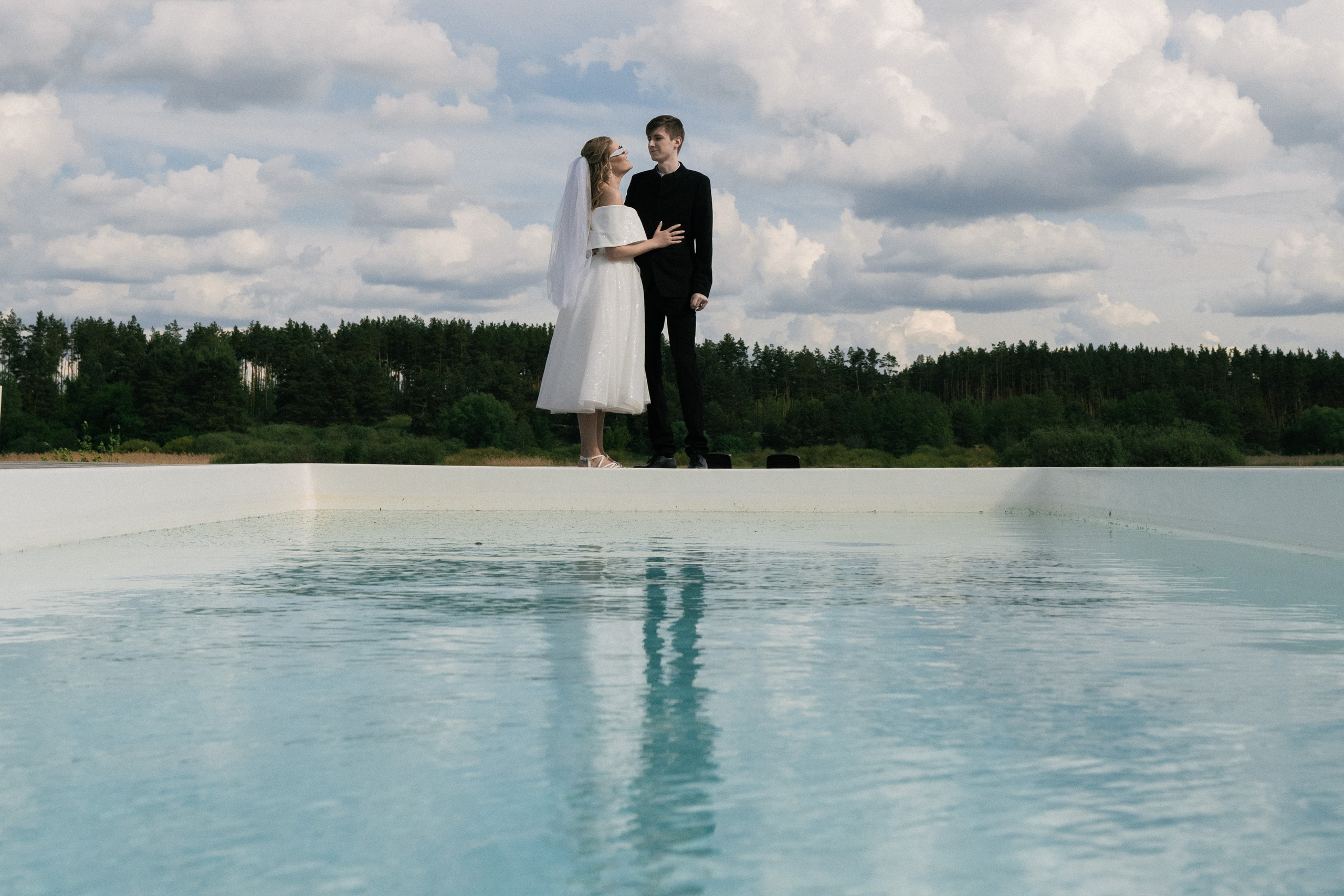 Прогулка жениха и невесты по городу