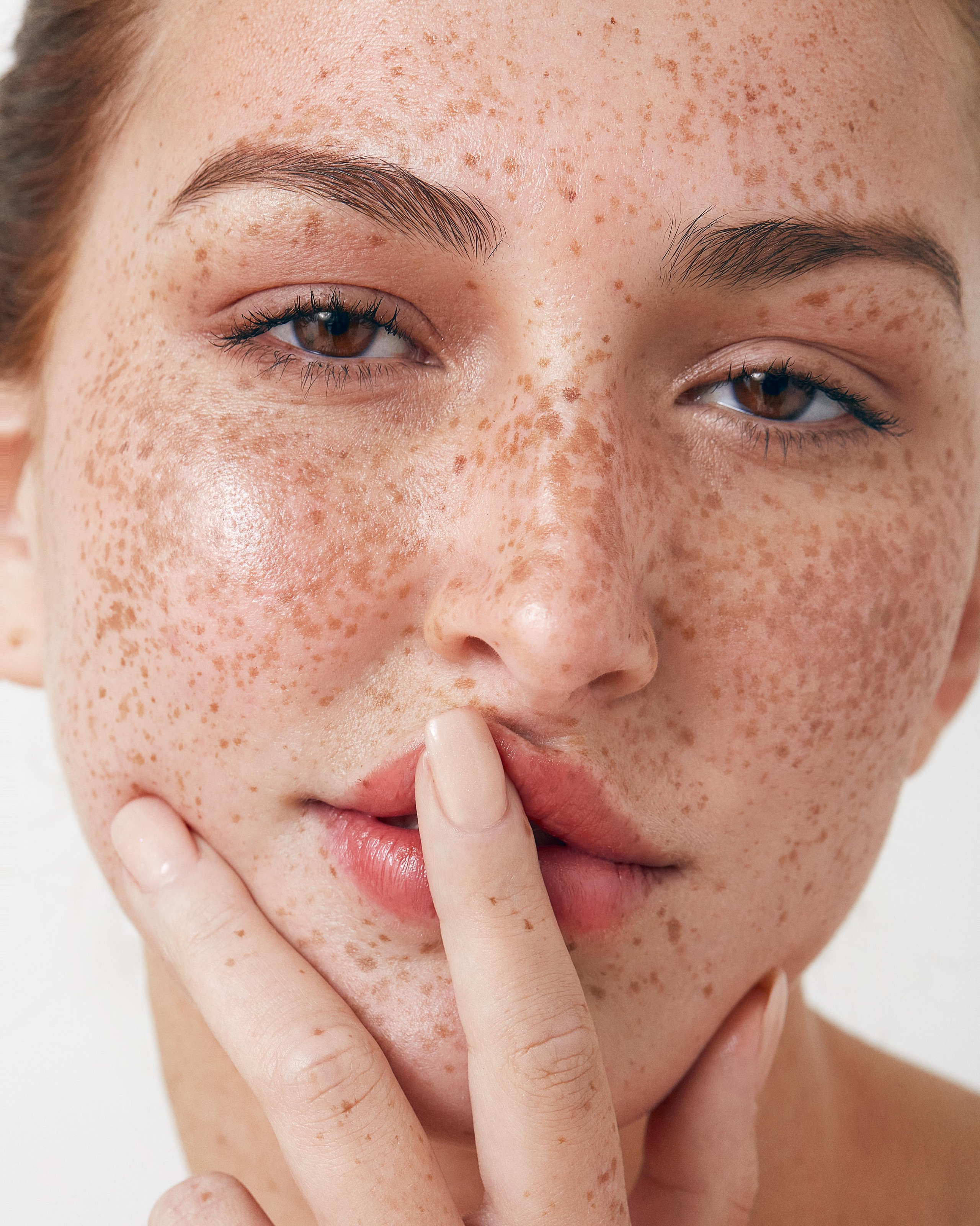 Beauty & fashion retoucher available worldwide Liya Embrace