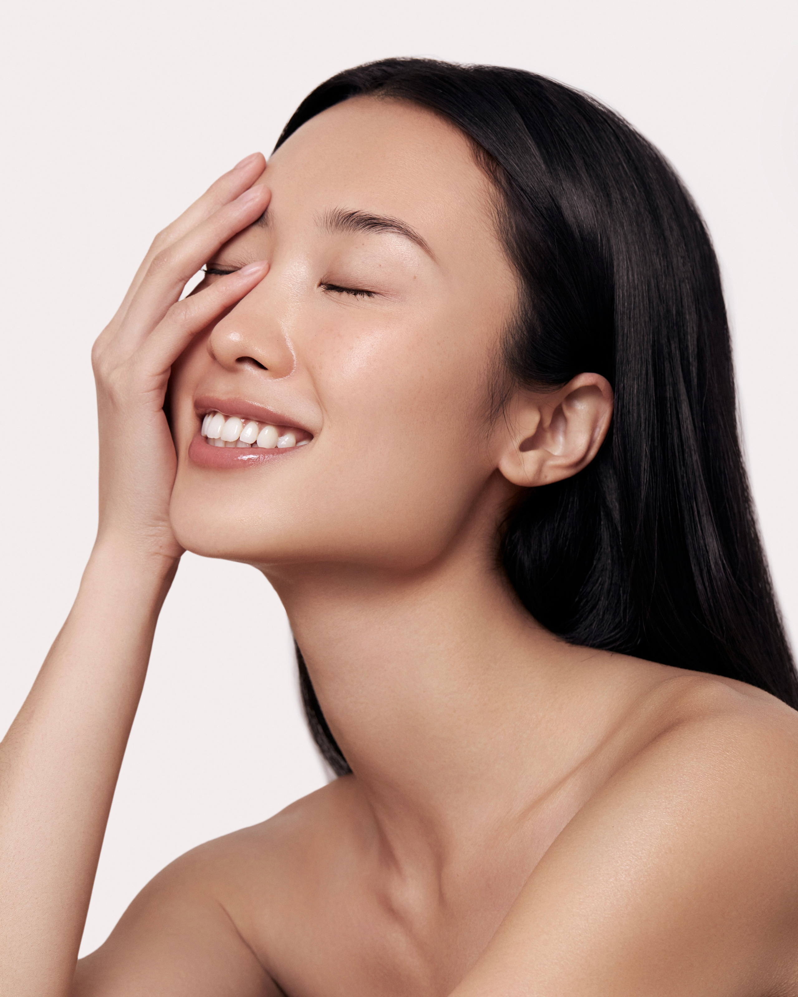 Beauty & fashion retoucher available worldwide Liya Embrace