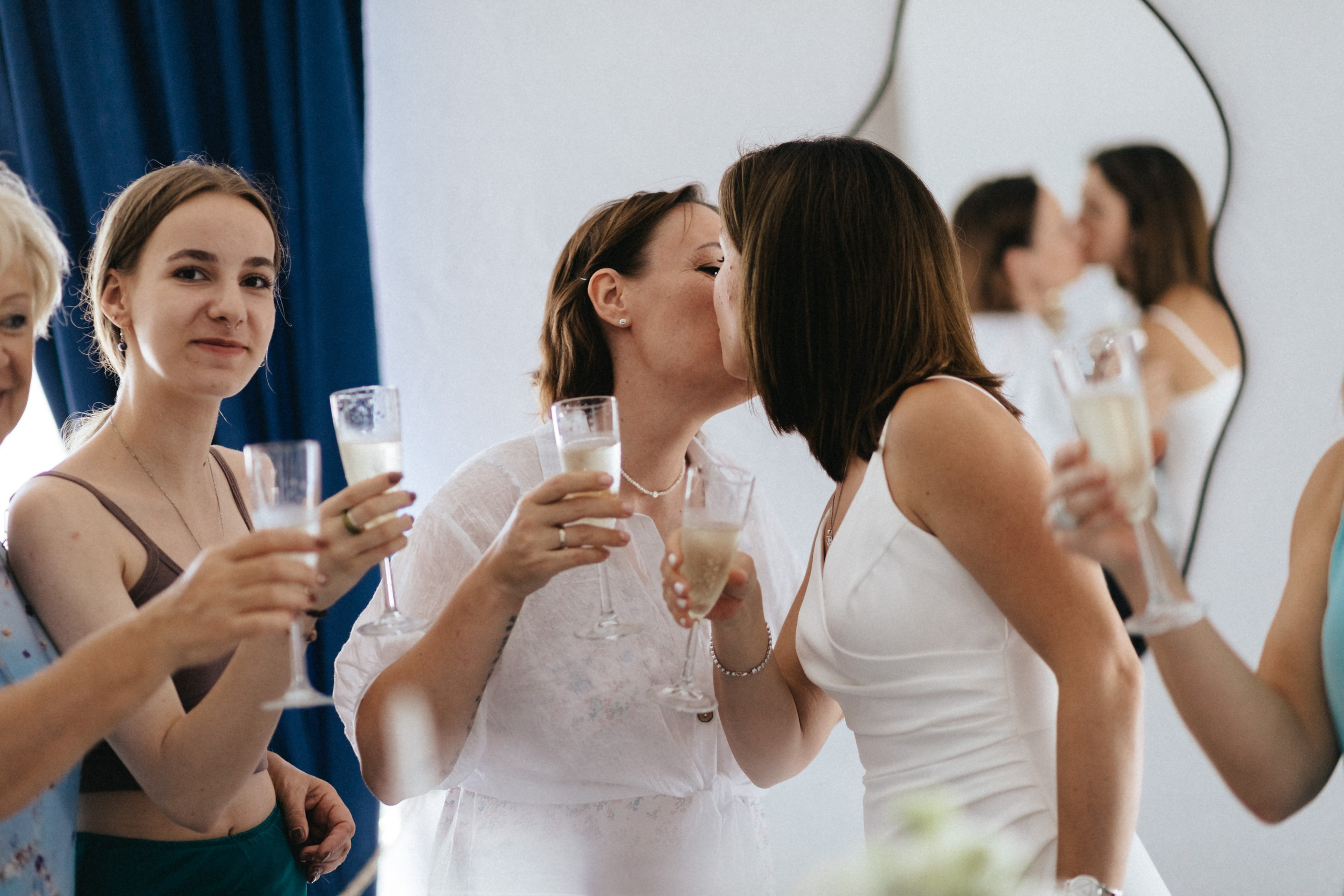Лиза и Сережа. Роспись и тусовка в коттедже. Свадебный и портретный фотограф в Москве Анастасия Масюк