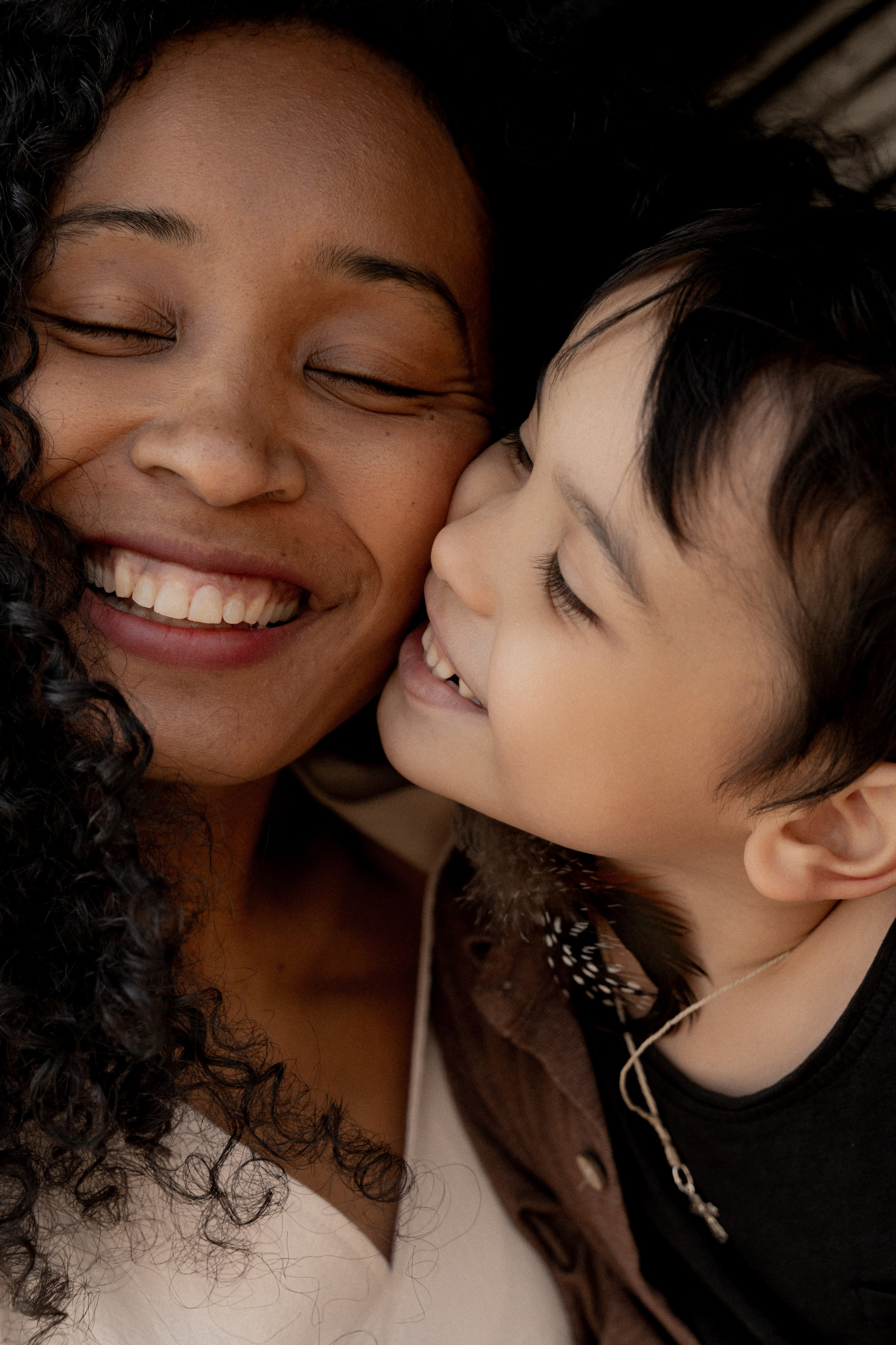 Лида, Даня и Эвелина 🤍 Всех нужнее и дороже, всех доверчивей и строже в этом мире доброта. Лайфстайл фотограф в Санкт-Петербурге — Наташа Шмидт