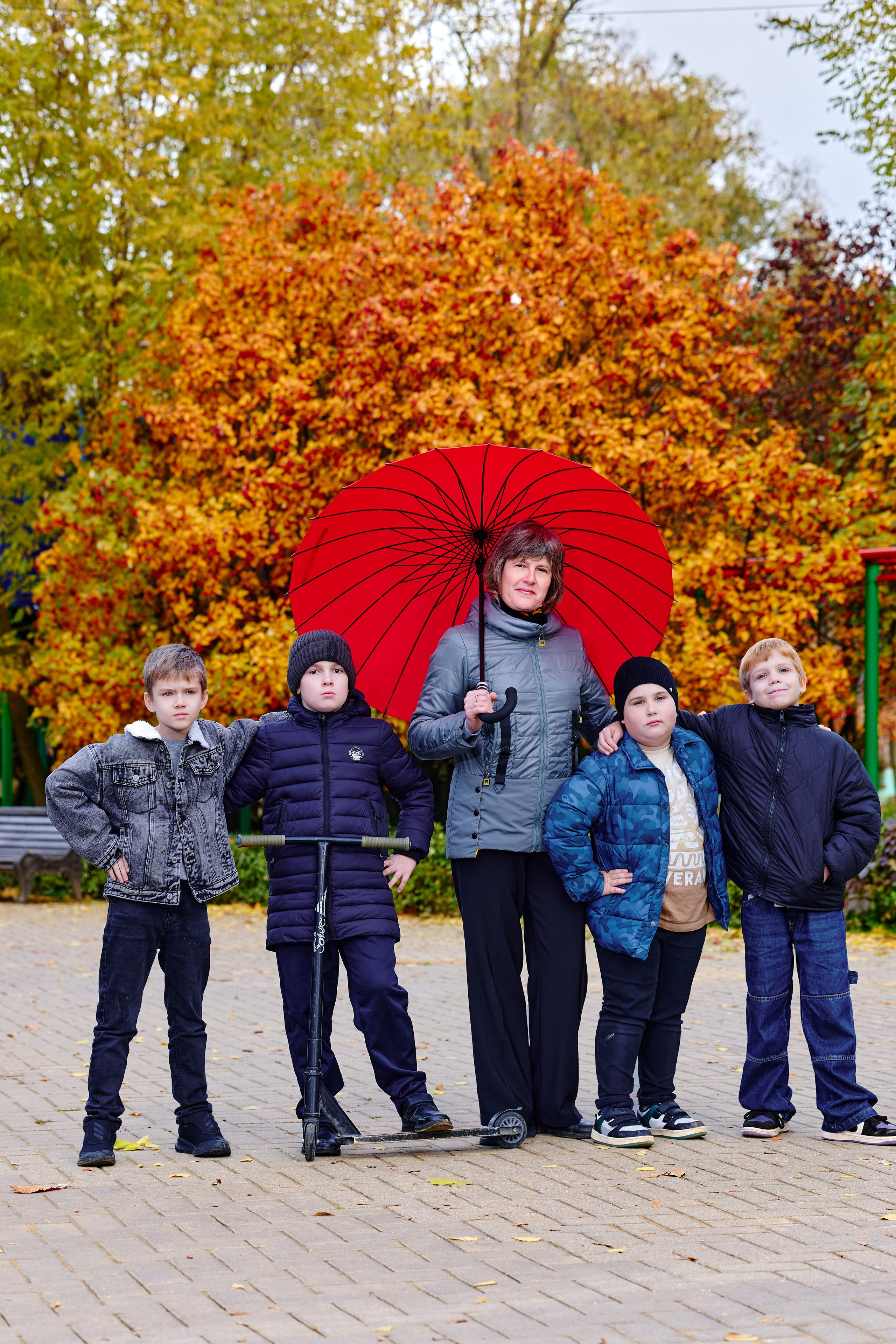 Прогулка в парке классом. Фотограф Выпускные альбомы Таганрог Сергей Коробченко