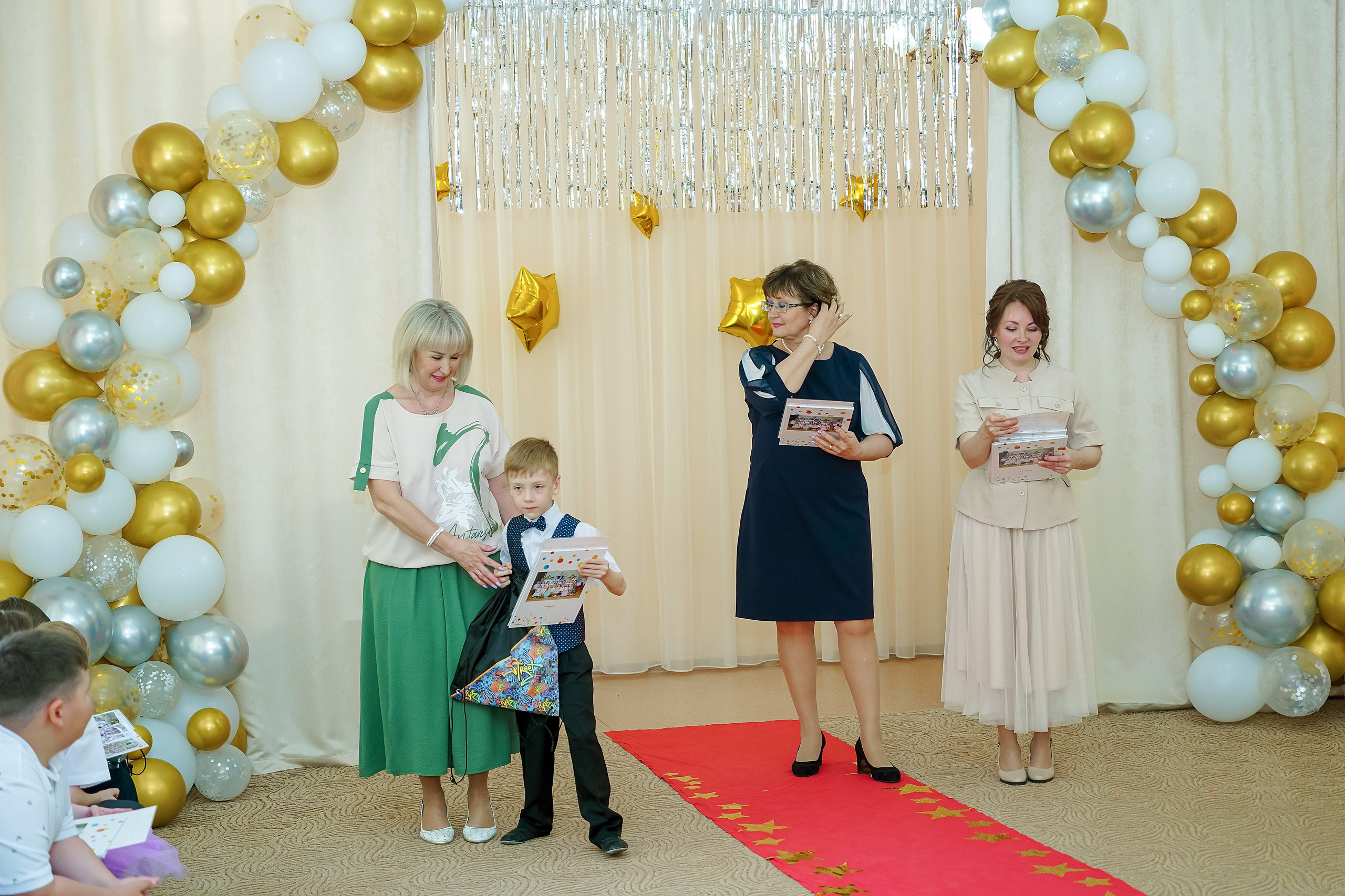 Фотосъемка видеосъёмка фотограф видеооператор новогодних утренников  в. Фотограф, видеооператор Нина Коршунова