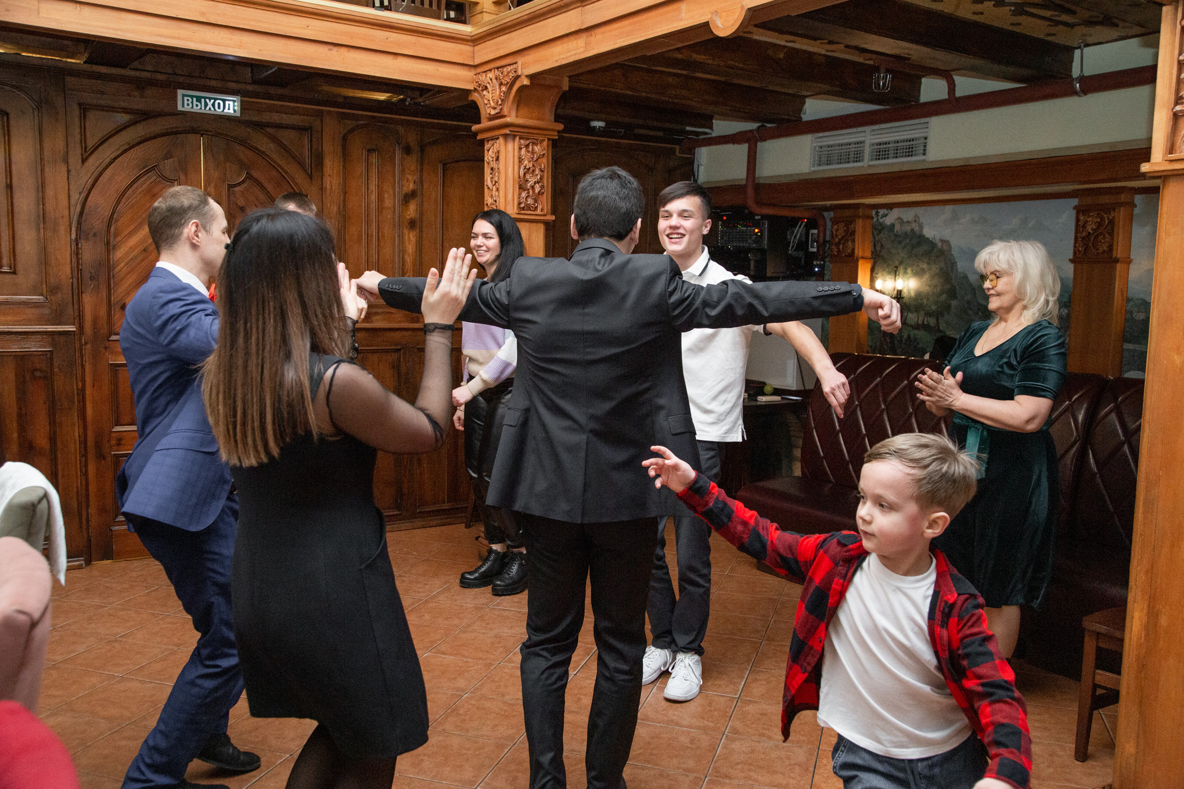 Репортажная съемка 18-летия в Москве | Яркие фото дня рождения | Анна Татаурова. Фотограф Анна Татаурова | Авторская фотосъемка в Москве