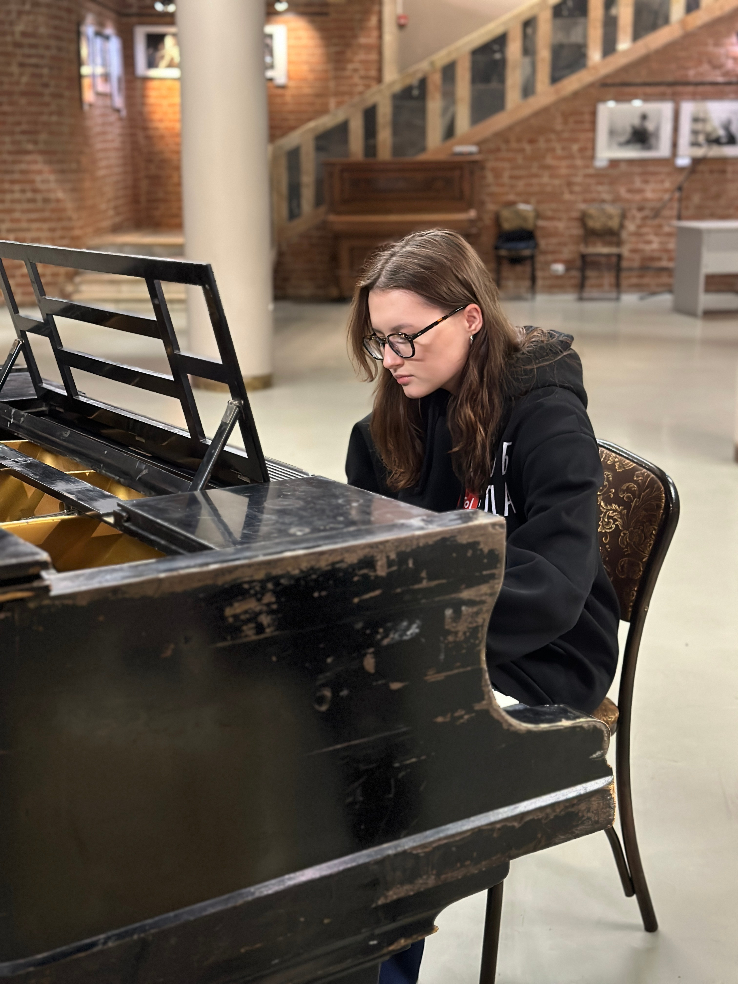 Фотография о музыке, музыкантах и их руках, магию создающих. Репортажный, архитектурный, театральный и файн-арт фотограф Лена Мельникова в Москве