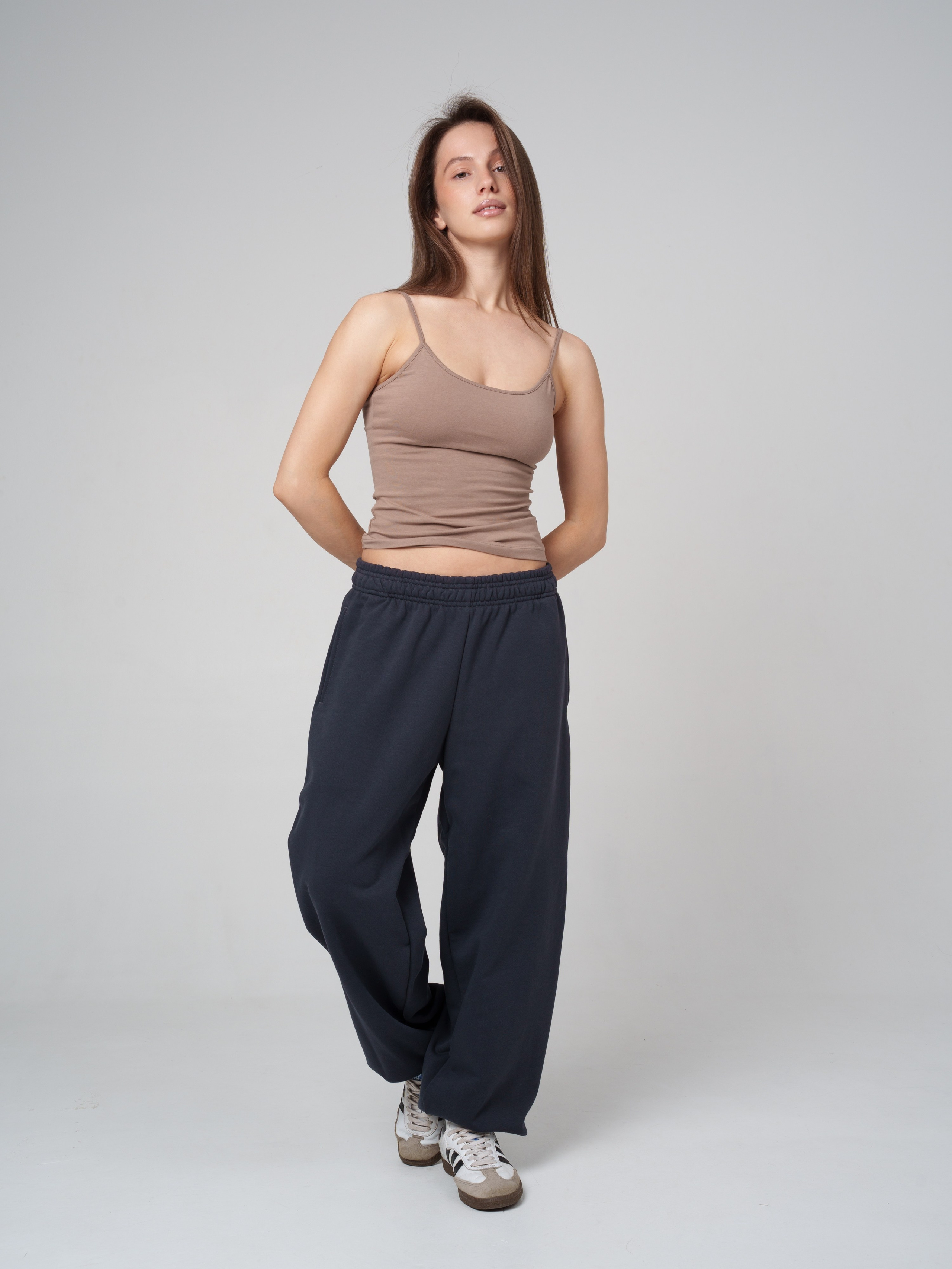 Топы на сером фоне. Иван Упоров — фотограф, рилсмейкер чебоксары