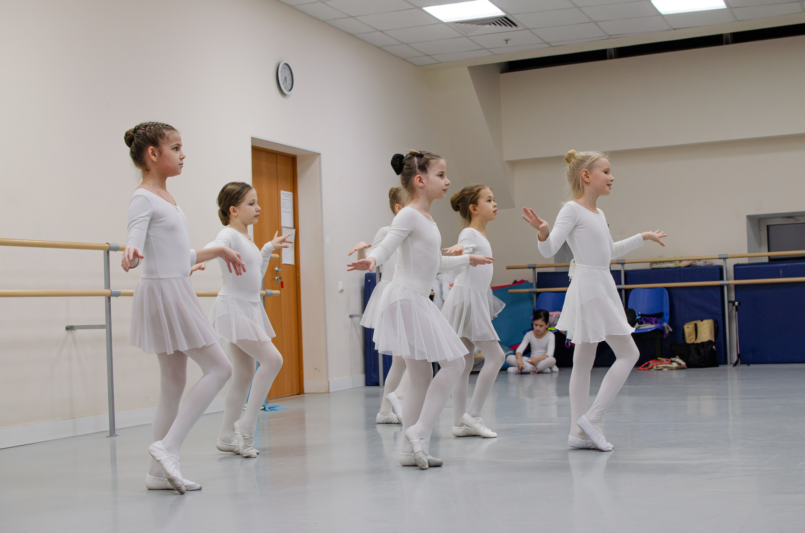 Хореографический коллектив «Русская тройка». Открытый урок младшей группы. Портретный и репортажный фотограф в Санкт-Петербурге Варвара Жукова