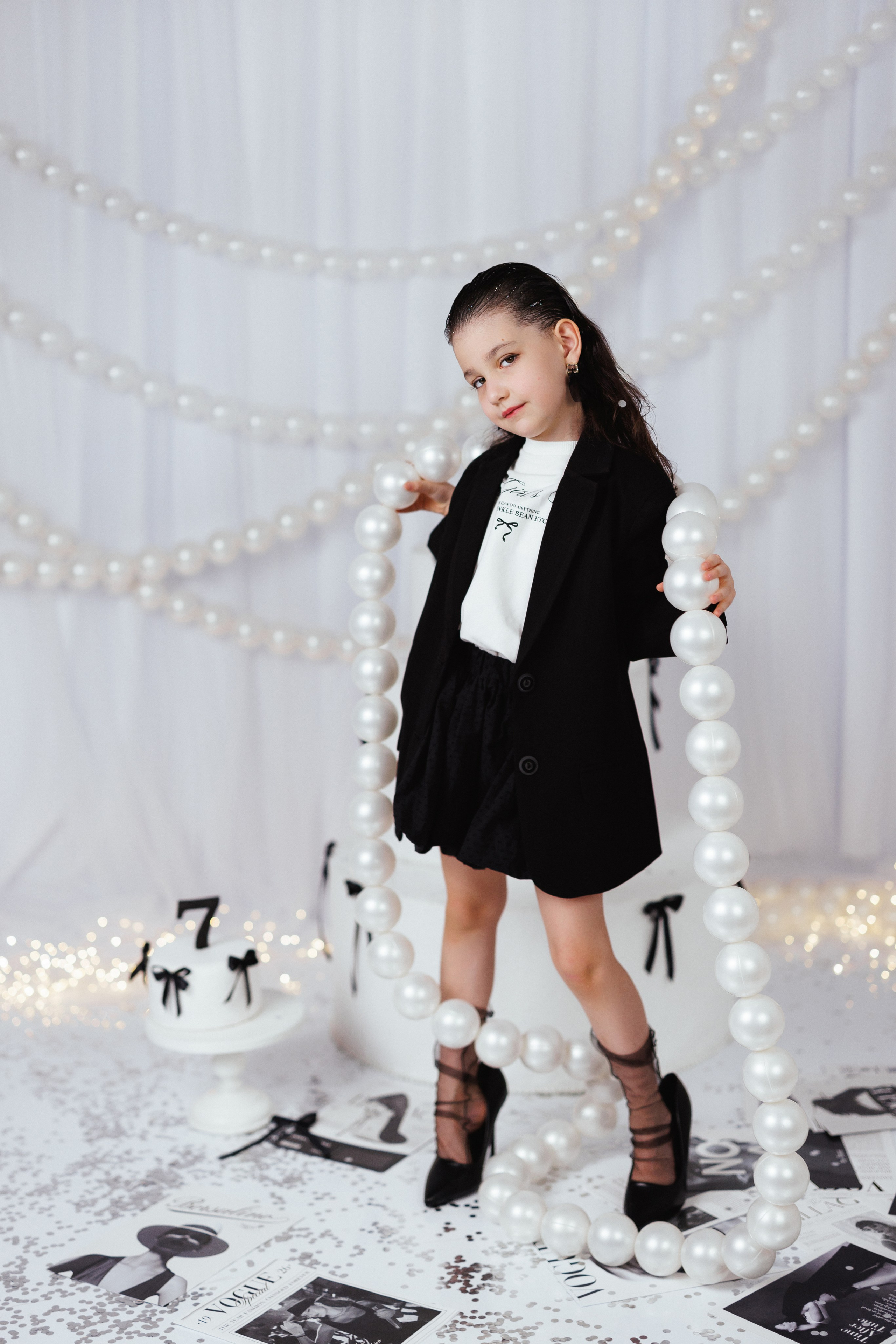 Фотосессия к дню рождения с большим тортом, в детской фотостудии «Антураж», город Краснодар. Семейный и детский фотограф в Краснодаре Анна Трашкова