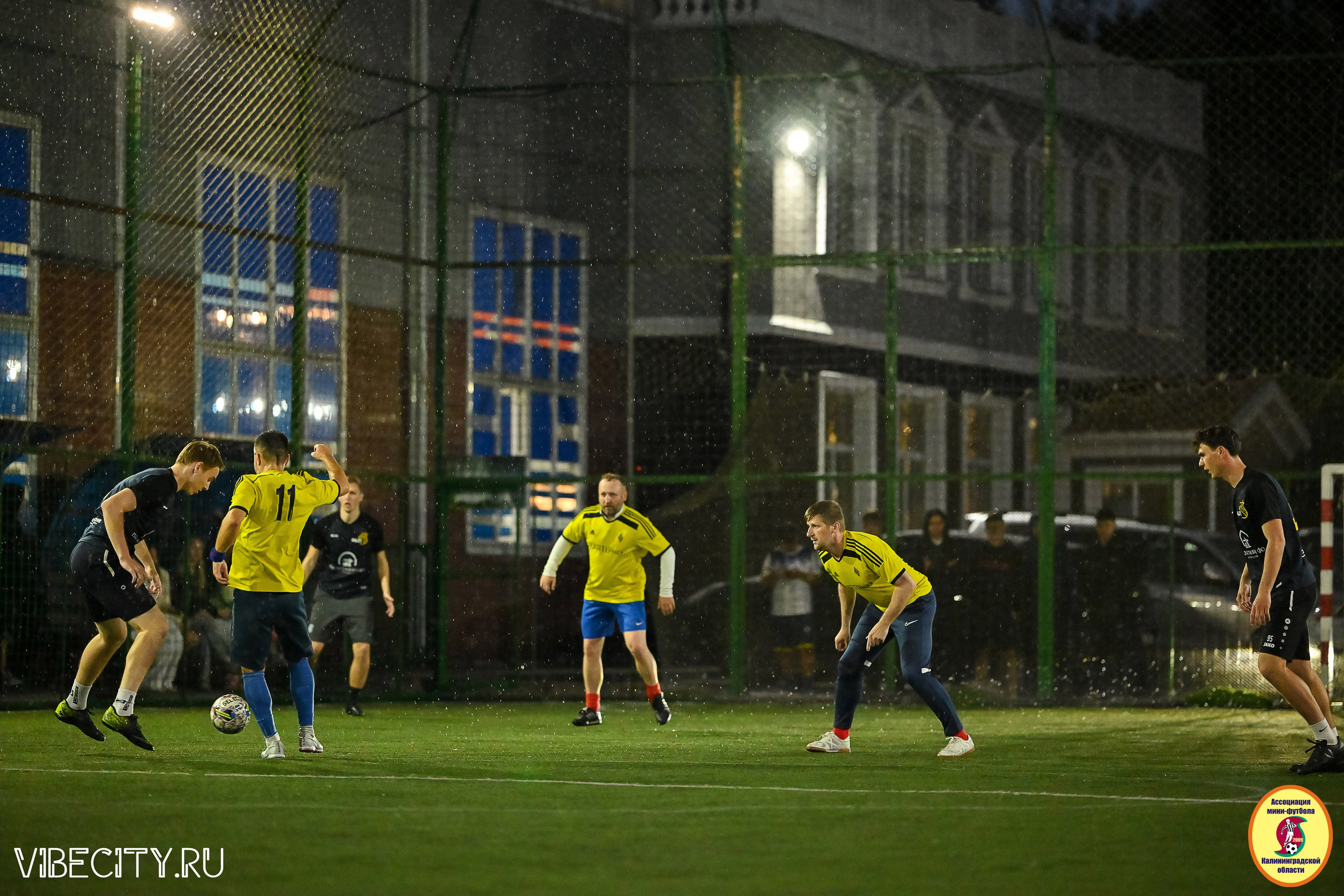 ИГРЫ МИНИ-ФУТБОЛЬНОЙ И КОРПОРАТИВНОЙ ЛИГИ. VIBECITY.RU Вайб Сити Ру Фоторепортажи Фотоотчеты Калининград