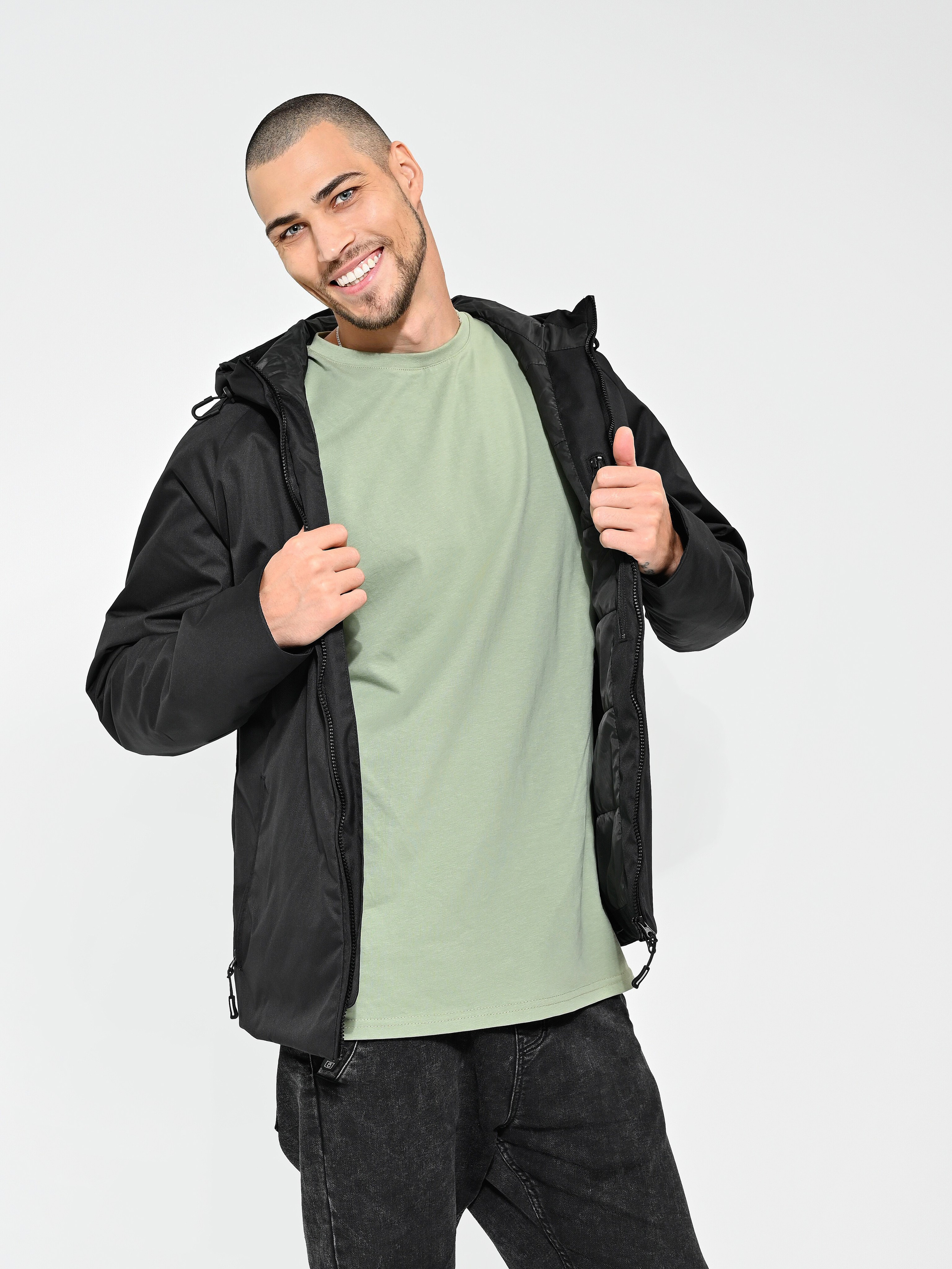 Егор Н. - модель мужчина для маркетплейсов. ТМ Продакшн — Съемка для маркетплейсов в Москве