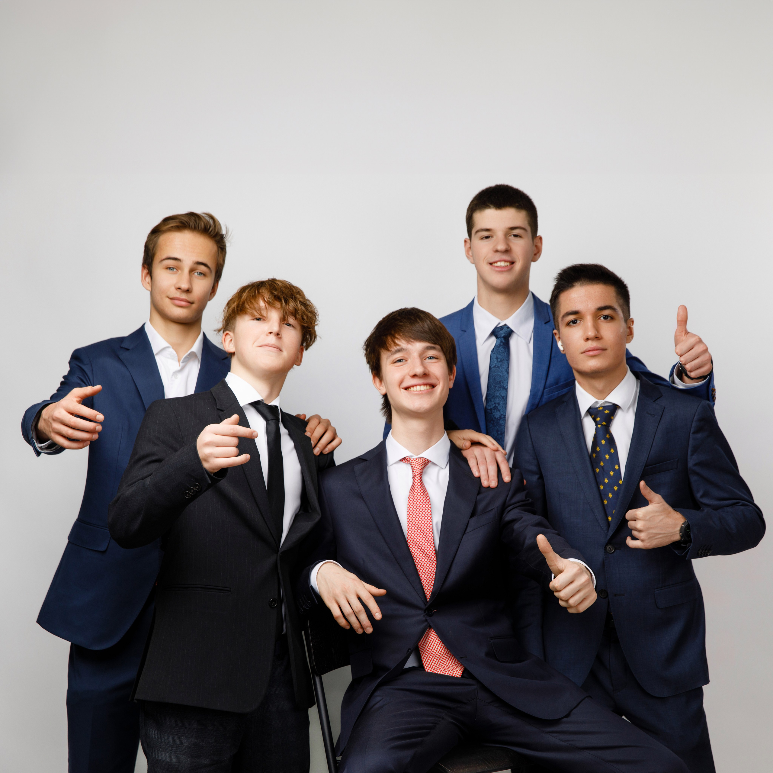 ДЛЯ 9-11 КЛАССОВ. Выпускные альбомы в Москве FOTOVMESTE