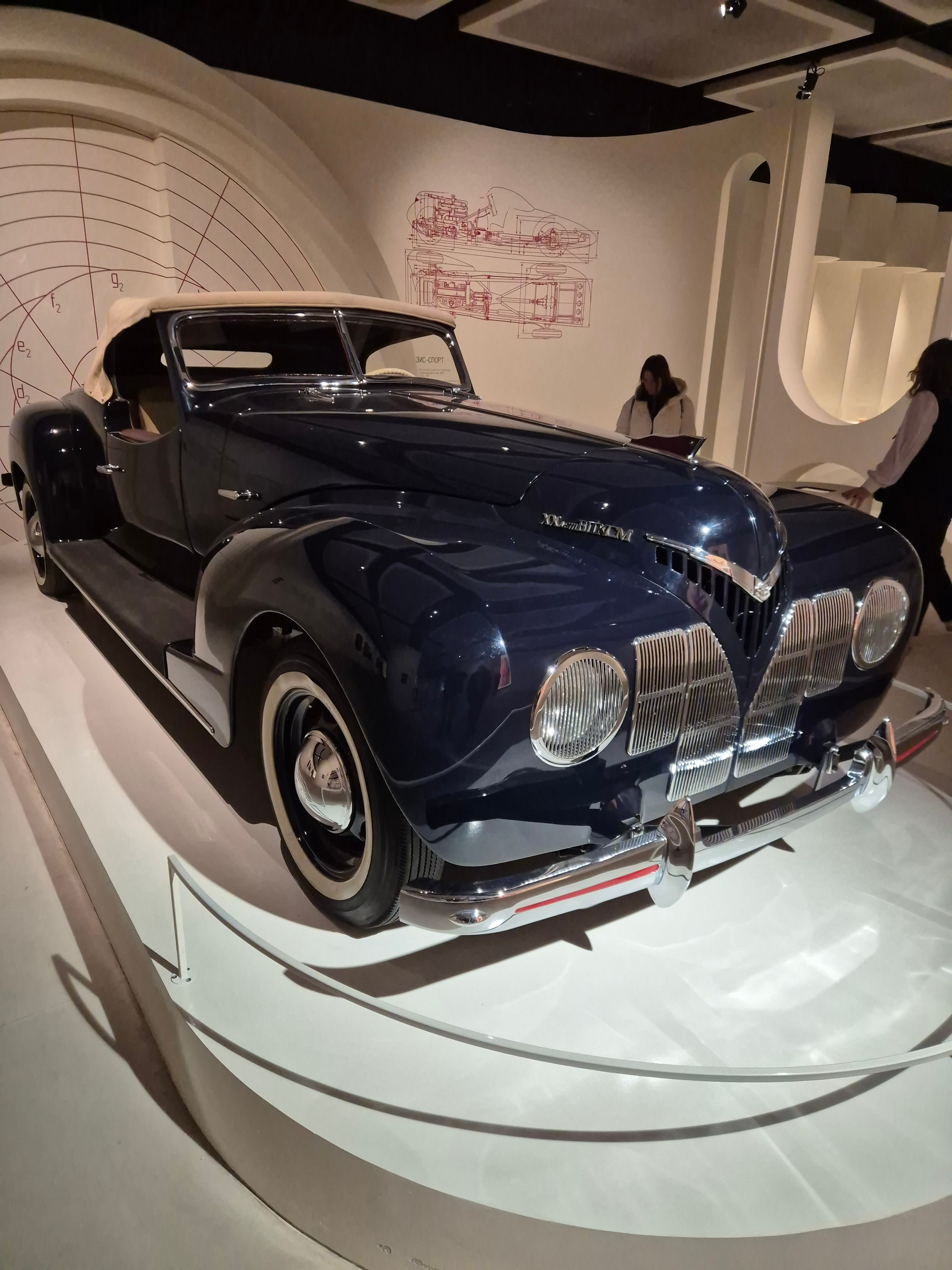 В павильоне "Транспорт" выставка совместно с Политехническим музеем