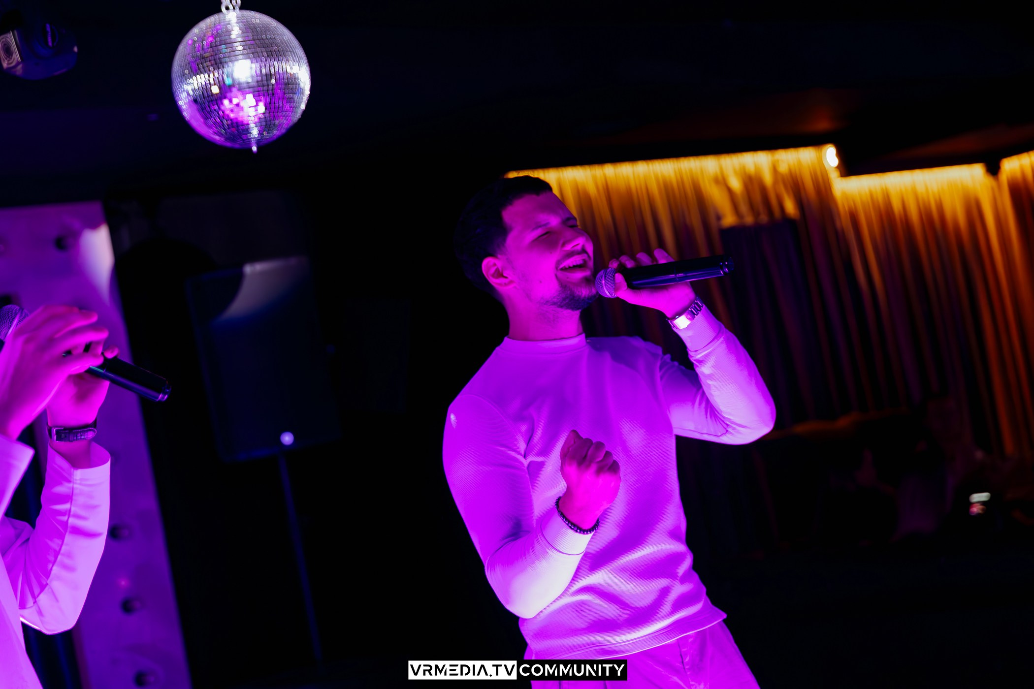 Караоке-бар «Volna»: Friends day или день дружбана