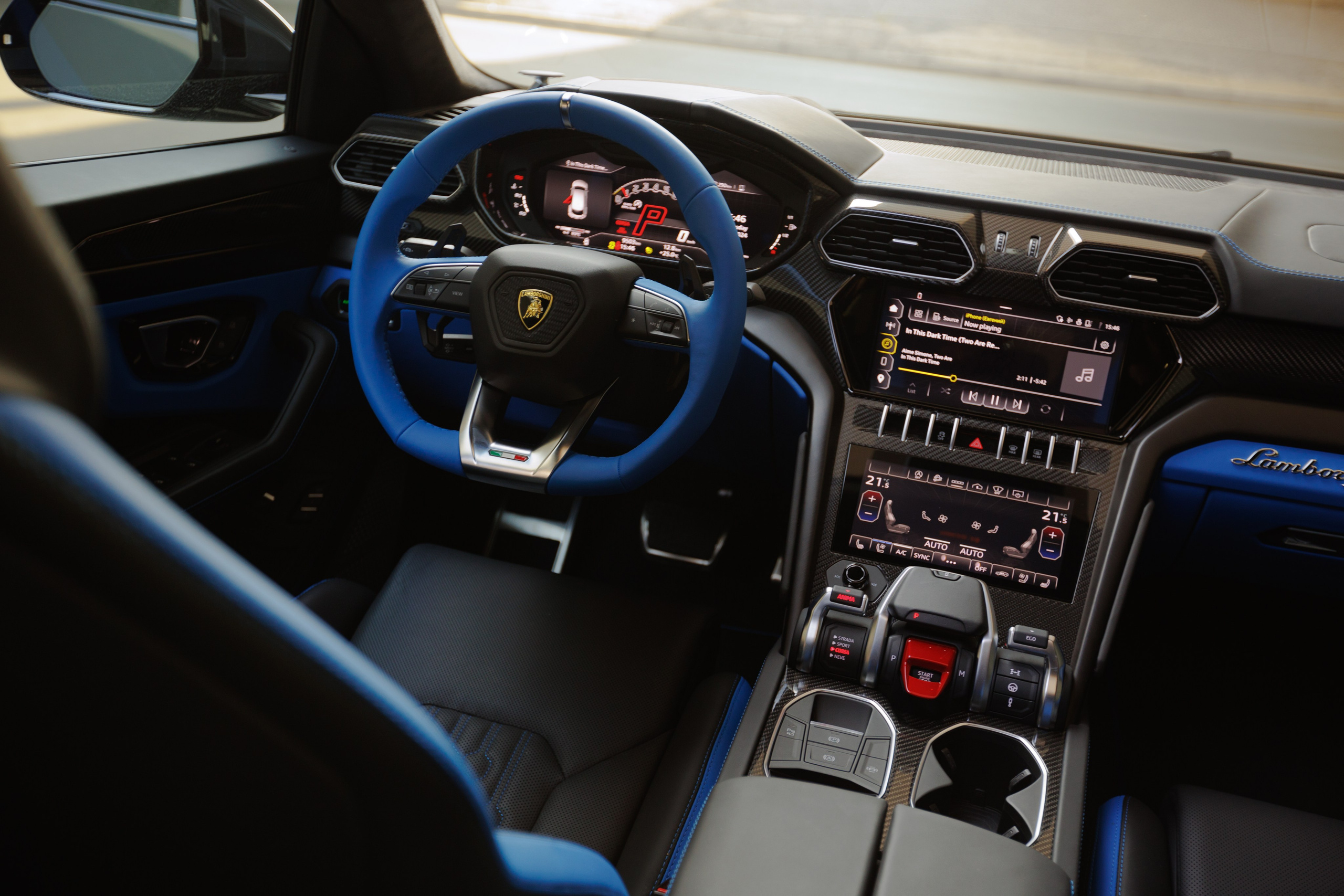 Lamborghini Photoshoot in Dubai — Luxury Car Photography. Evgen Yatsenko — Photographer in Dubai